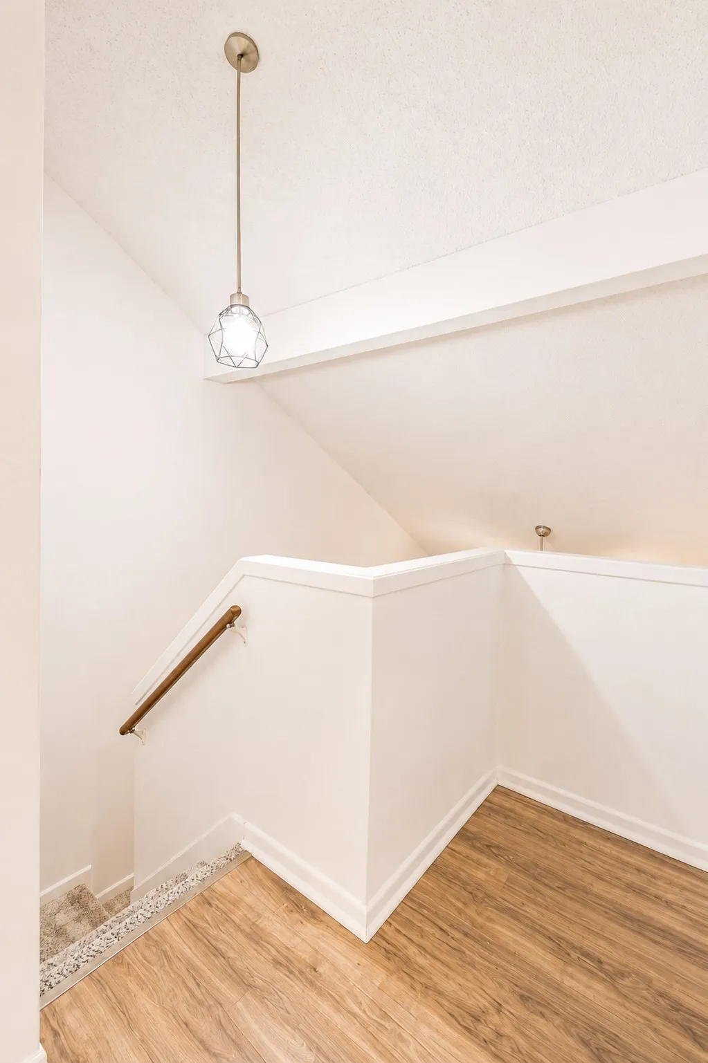 Condominium For Sale in Bexar County , 14122 Churchill Estates Boulevard, San Antonio, Texas 78248, 2 Bedroom, 2 Bathroom, 1 Garage spaces, 902 Sqft, built in 1982, mls#21352095, Real Estate Agent in San Antonio, Homes For Sale in Bexar county, Homes For Sale in San Antonio, Realtor in San Antonio Texas, Real Estate Brokerage Independent Realty Texas, Luminita Cordes Realtor