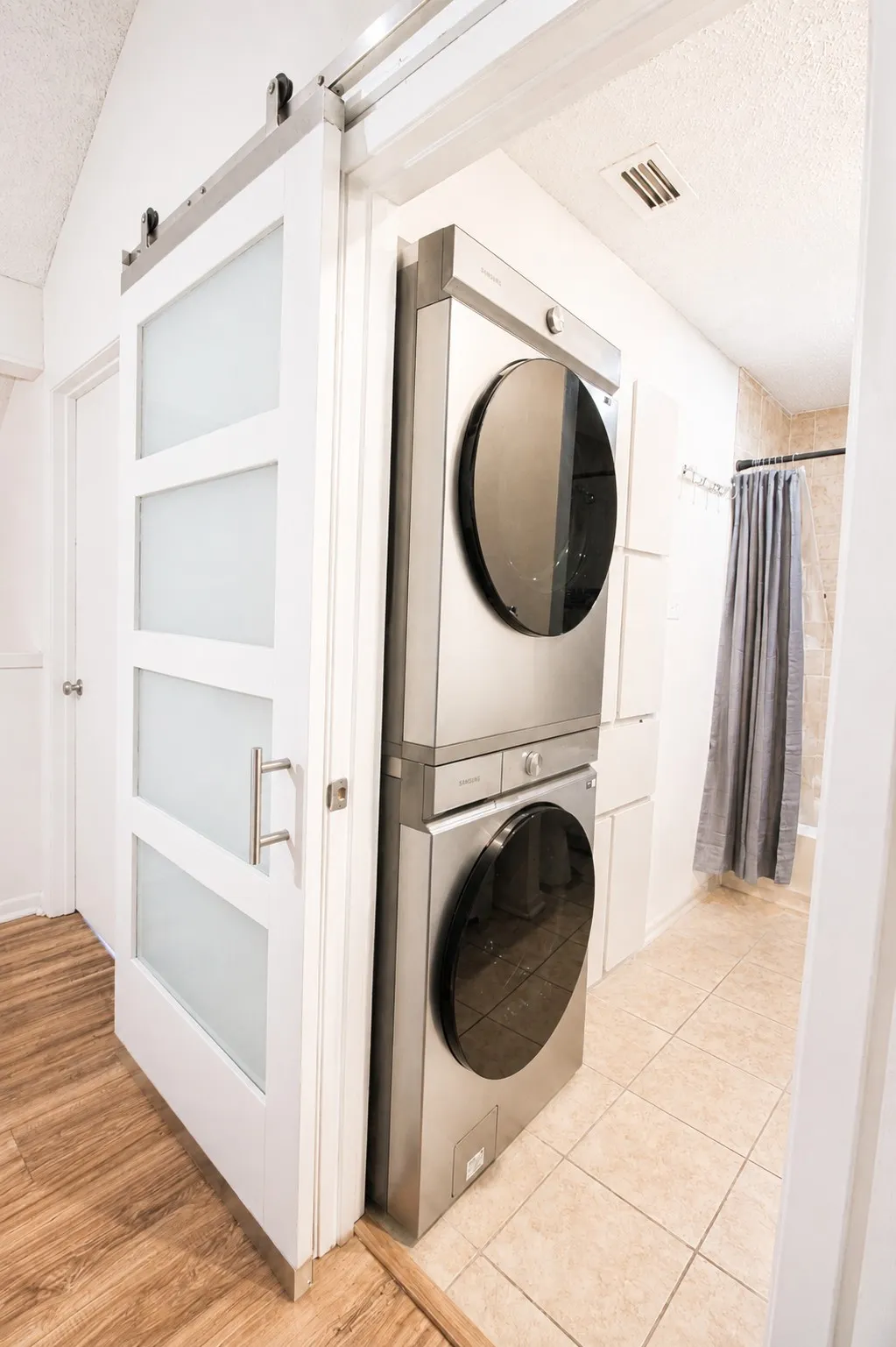 Condominium For Sale in Bexar County , 14122 Churchill Estates Boulevard, San Antonio, Texas 78248, 2 Bedroom, 2 Bathroom, 1 Garage spaces, 902 Sqft, built in 1982, mls#21352095, Real Estate Agent in San Antonio, Homes For Sale in Bexar county, Homes For Sale in San Antonio, Realtor in San Antonio Texas, Real Estate Brokerage Independent Realty Texas, Luminita Cordes Realtor