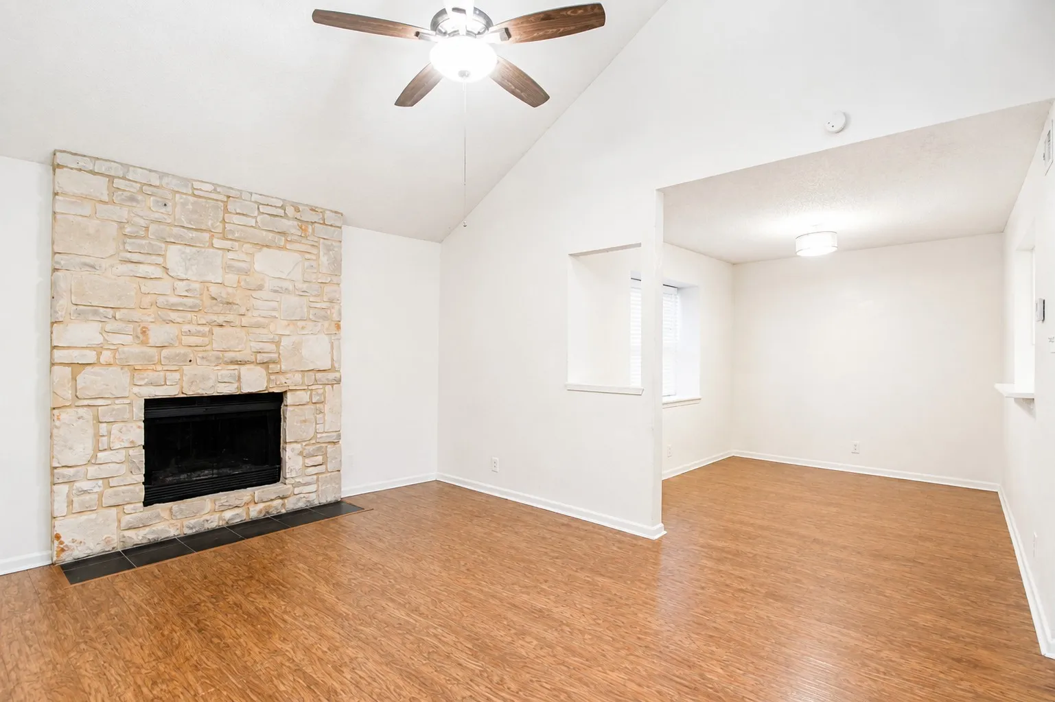 Condominium For Sale in Bexar County , 14122 Churchill Estates Boulevard, San Antonio, Texas 78248, 2 Bedroom, 2 Bathroom, 1 Garage spaces, 902 Sqft, built in 1982, mls#21352095, Real Estate Agent in San Antonio, Homes For Sale in Bexar county, Homes For Sale in San Antonio, Realtor in San Antonio Texas, Real Estate Brokerage Independent Realty Texas, Luminita Cordes Realtor