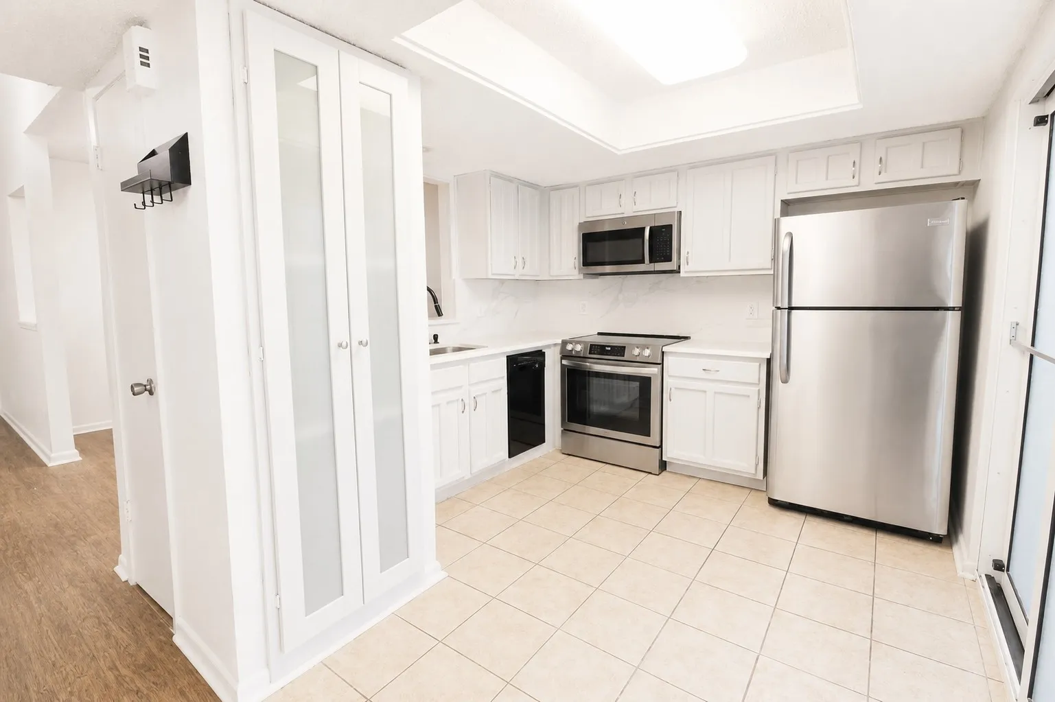 Condominium For Sale in Bexar County , 14122 Churchill Estates Boulevard, San Antonio, Texas 78248, 2 Bedroom, 2 Bathroom, 1 Garage spaces, 902 Sqft, built in 1982, mls#21352095, Real Estate Agent in San Antonio, Homes For Sale in Bexar county, Homes For Sale in San Antonio, Realtor in San Antonio Texas, Real Estate Brokerage Independent Realty Texas, Luminita Cordes Realtor