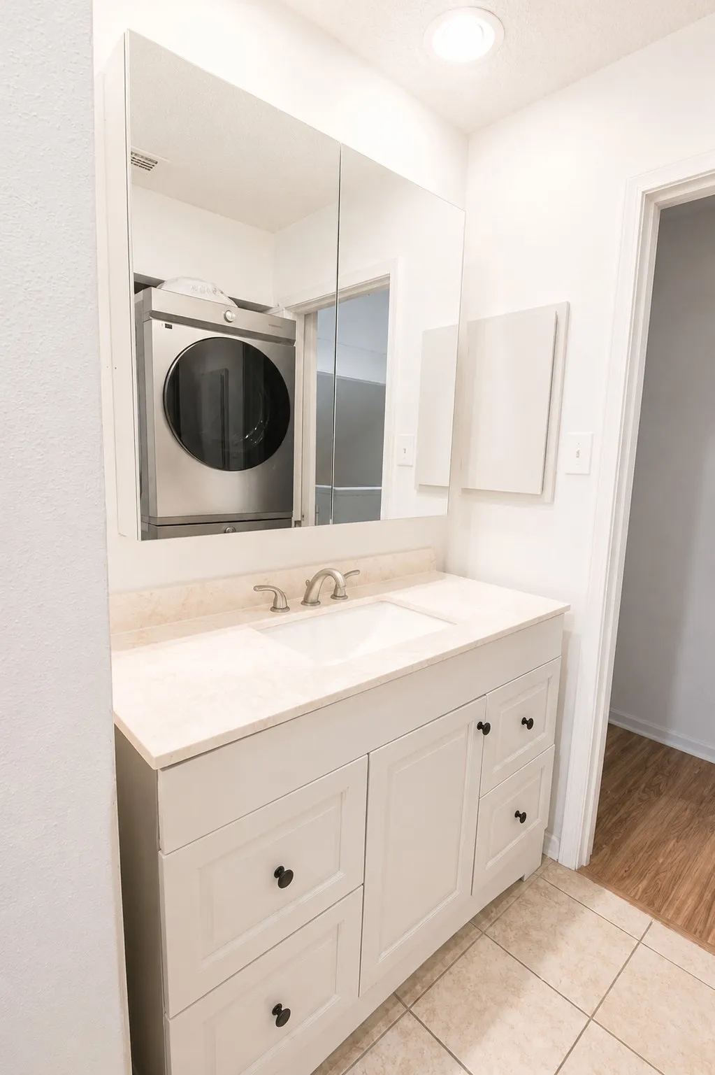 Condominium For Sale in Bexar County , 14122 Churchill Estates Boulevard, San Antonio, Texas 78248, 2 Bedroom, 2 Bathroom, 1 Garage spaces, 902 Sqft, built in 1982, mls#21352095, Real Estate Agent in San Antonio, Homes For Sale in Bexar county, Homes For Sale in San Antonio, Realtor in San Antonio Texas, Real Estate Brokerage Independent Realty Texas, Luminita Cordes Realtor