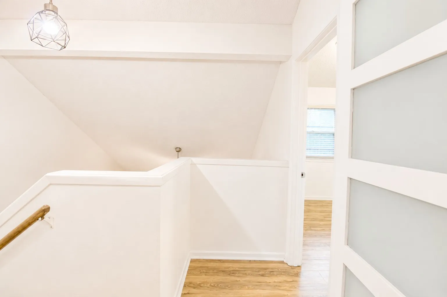 Condominium For Sale in Bexar County , 14122 Churchill Estates Boulevard, San Antonio, Texas 78248, 2 Bedroom, 2 Bathroom, 1 Garage spaces, 902 Sqft, built in 1982, mls#21352095, Real Estate Agent in San Antonio, Homes For Sale in Bexar county, Homes For Sale in San Antonio, Realtor in San Antonio Texas, Real Estate Brokerage Independent Realty Texas, Luminita Cordes Realtor