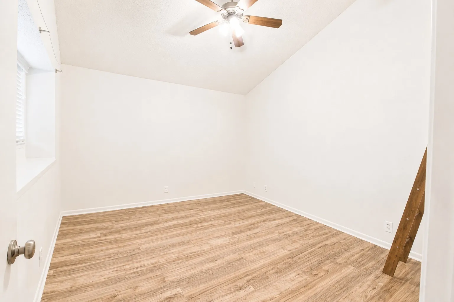 Condominium For Sale in Bexar County , 14122 Churchill Estates Boulevard, San Antonio, Texas 78248, 2 Bedroom, 2 Bathroom, 1 Garage spaces, 902 Sqft, built in 1982, mls#21352095, Real Estate Agent in San Antonio, Homes For Sale in Bexar county, Homes For Sale in San Antonio, Realtor in San Antonio Texas, Real Estate Brokerage Independent Realty Texas, Luminita Cordes Realtor
