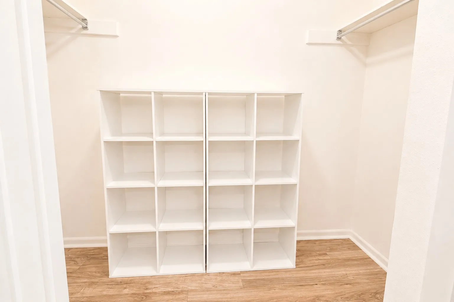 Condominium For Sale in Bexar County , 14122 Churchill Estates Boulevard, San Antonio, Texas 78248, 2 Bedroom, 2 Bathroom, 1 Garage spaces, 902 Sqft, built in 1982, mls#21352095, Real Estate Agent in San Antonio, Homes For Sale in Bexar county, Homes For Sale in San Antonio, Realtor in San Antonio Texas, Real Estate Brokerage Independent Realty Texas, Luminita Cordes Realtor
