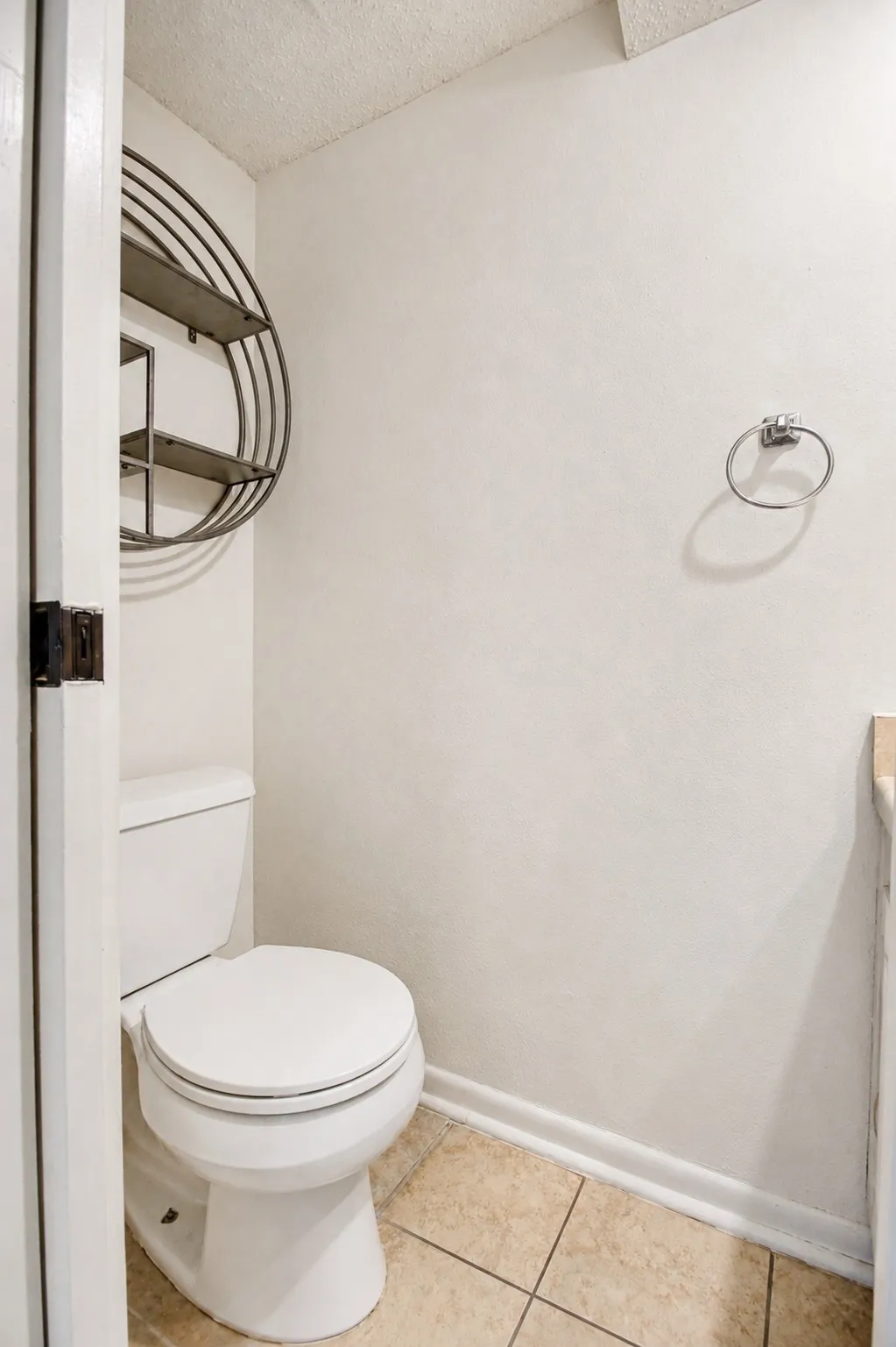 Condominium For Sale in Bexar County , 14122 Churchill Estates Boulevard, San Antonio, Texas 78248, 2 Bedroom, 2 Bathroom, 1 Garage spaces, 902 Sqft, built in 1982, mls#21352095, Real Estate Agent in San Antonio, Homes For Sale in Bexar county, Homes For Sale in San Antonio, Realtor in San Antonio Texas, Real Estate Brokerage Independent Realty Texas, Luminita Cordes Realtor