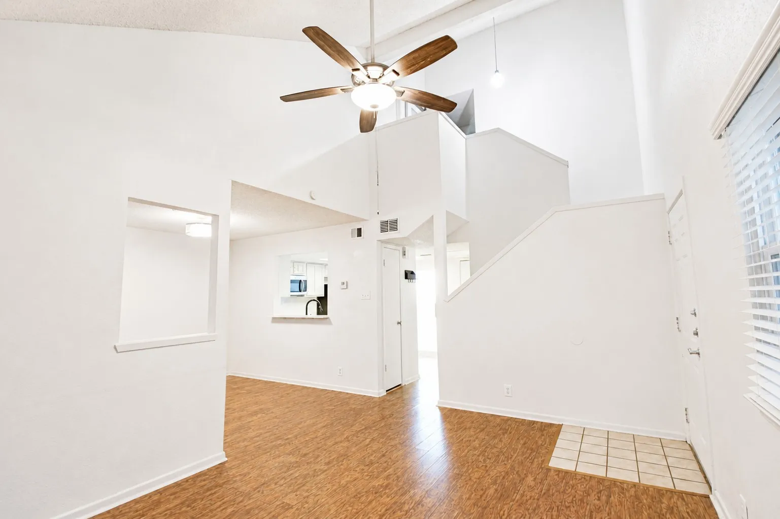 Condominium For Sale in Bexar County , 14122 Churchill Estates Boulevard, San Antonio, Texas 78248, 2 Bedroom, 2 Bathroom, 1 Garage spaces, 902 Sqft, built in 1982, mls#21352095, Real Estate Agent in San Antonio, Homes For Sale in Bexar county, Homes For Sale in San Antonio, Realtor in San Antonio Texas, Real Estate Brokerage Independent Realty Texas, Luminita Cordes Realtor