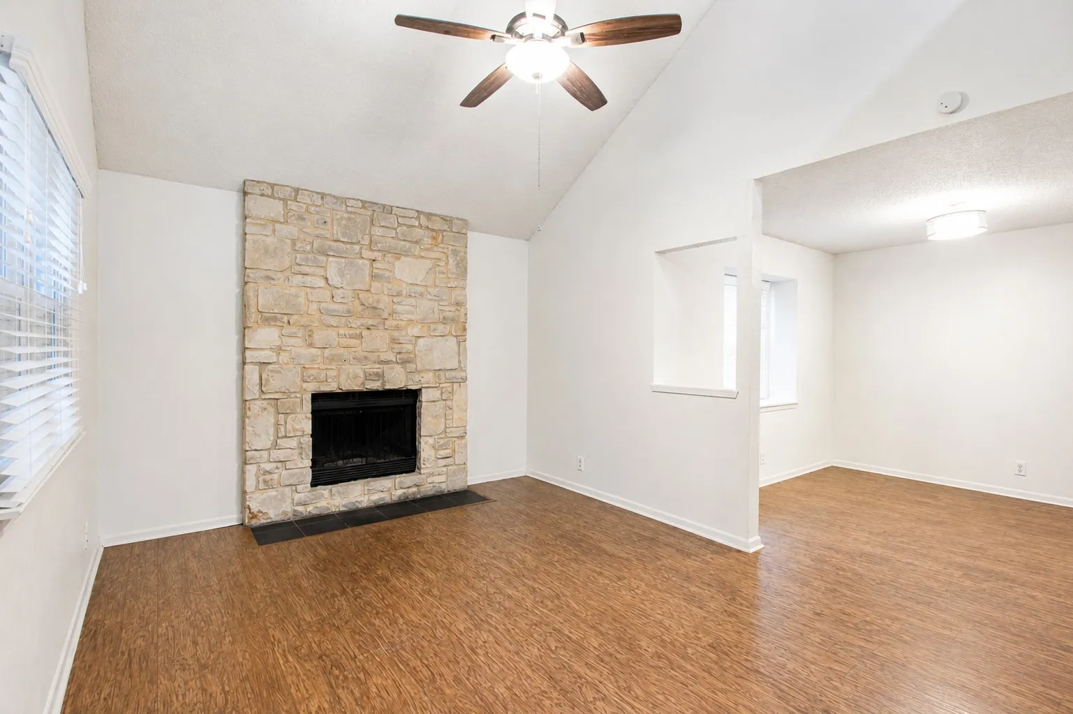 Condominium For Sale in Bexar County , 14122 Churchill Estates Boulevard, San Antonio, Texas 78248, 2 Bedroom, 2 Bathroom, 1 Garage spaces, 902 Sqft, built in 1982, mls#21352095, Real Estate Agent in San Antonio, Homes For Sale in Bexar county, Homes For Sale in San Antonio, Realtor in San Antonio Texas, Real Estate Brokerage Independent Realty Texas, Luminita Cordes Realtor