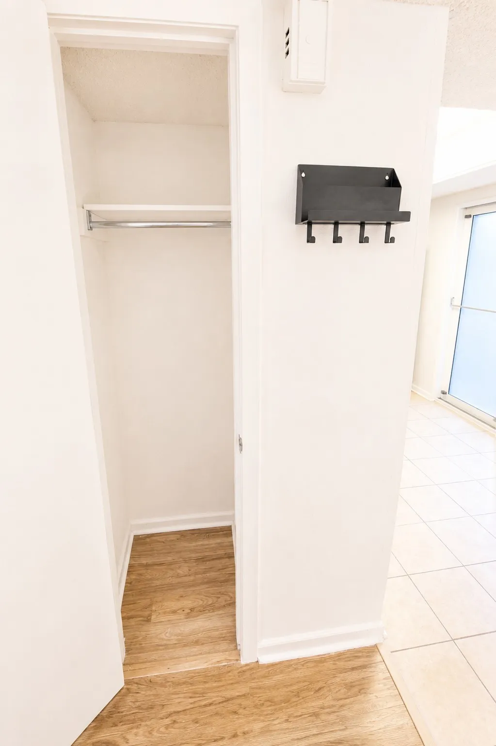 Condominium For Sale in Bexar County , 14122 Churchill Estates Boulevard, San Antonio, Texas 78248, 2 Bedroom, 2 Bathroom, 1 Garage spaces, 902 Sqft, built in 1982, mls#21352095, Real Estate Agent in San Antonio, Homes For Sale in Bexar county, Homes For Sale in San Antonio, Realtor in San Antonio Texas, Real Estate Brokerage Independent Realty Texas, Luminita Cordes Realtor