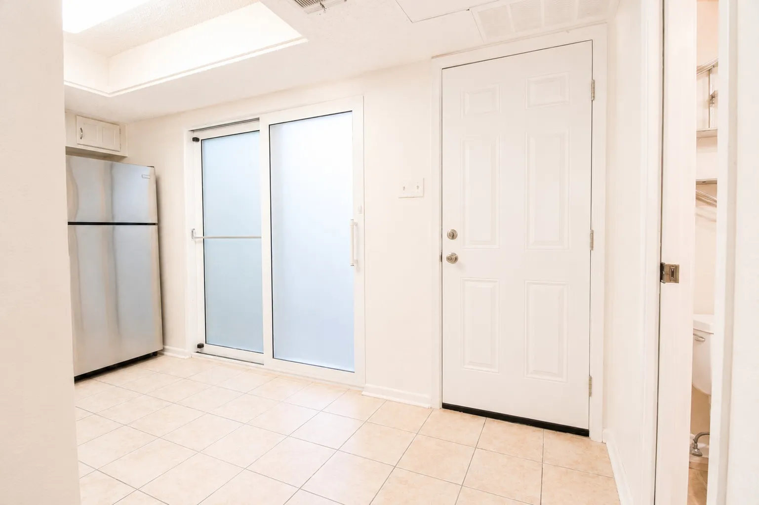 Condominium For Sale in Bexar County , 14122 Churchill Estates Boulevard, San Antonio, Texas 78248, 2 Bedroom, 2 Bathroom, 1 Garage spaces, 902 Sqft, built in 1982, mls#21352095, Real Estate Agent in San Antonio, Homes For Sale in Bexar county, Homes For Sale in San Antonio, Realtor in San Antonio Texas, Real Estate Brokerage Independent Realty Texas, Luminita Cordes Realtor