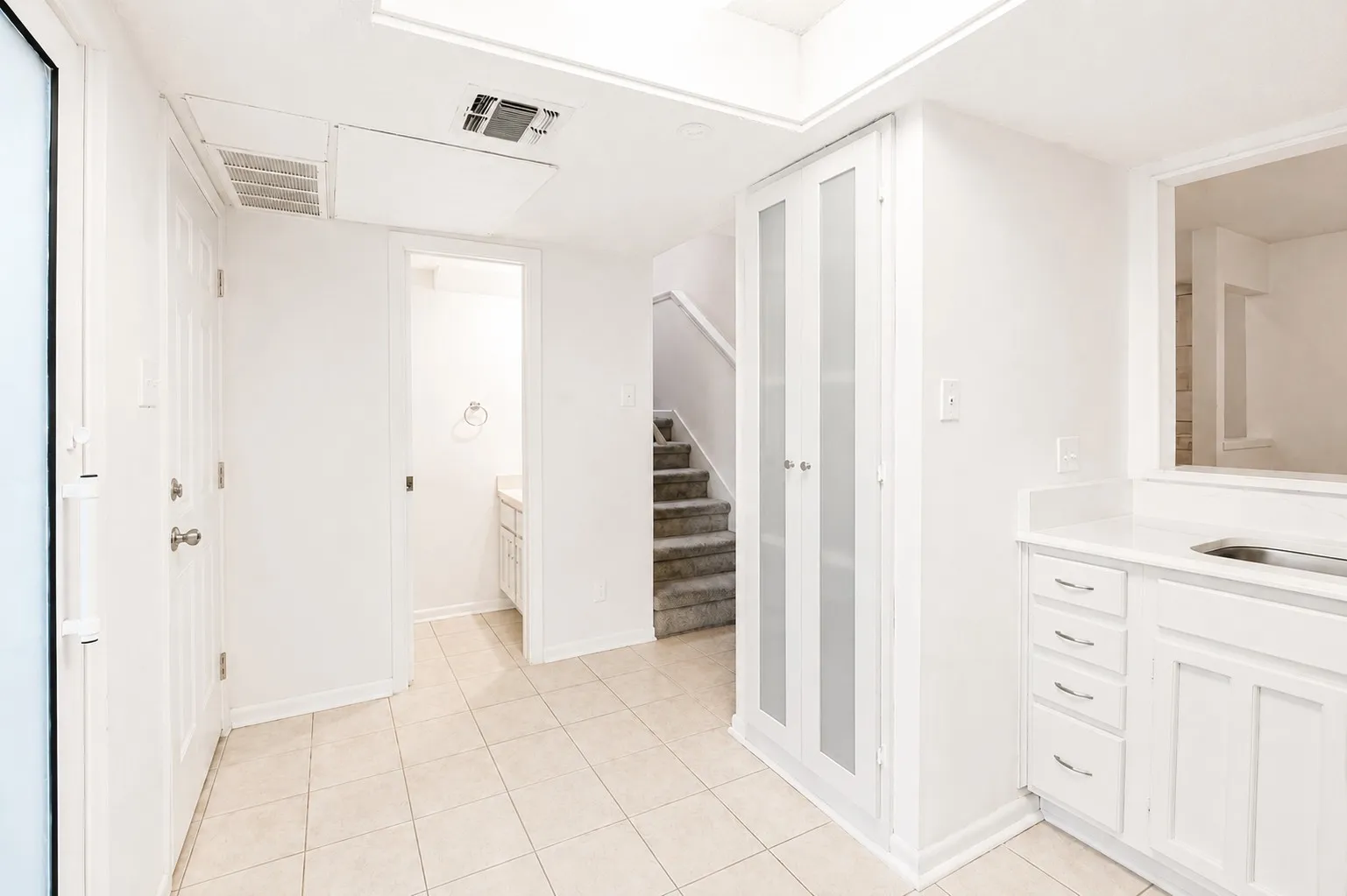 Condominium For Sale in Bexar County , 14122 Churchill Estates Boulevard, San Antonio, Texas 78248, 2 Bedroom, 2 Bathroom, 1 Garage spaces, 902 Sqft, built in 1982, mls#21352095, Real Estate Agent in San Antonio, Homes For Sale in Bexar county, Homes For Sale in San Antonio, Realtor in San Antonio Texas, Real Estate Brokerage Independent Realty Texas, Luminita Cordes Realtor