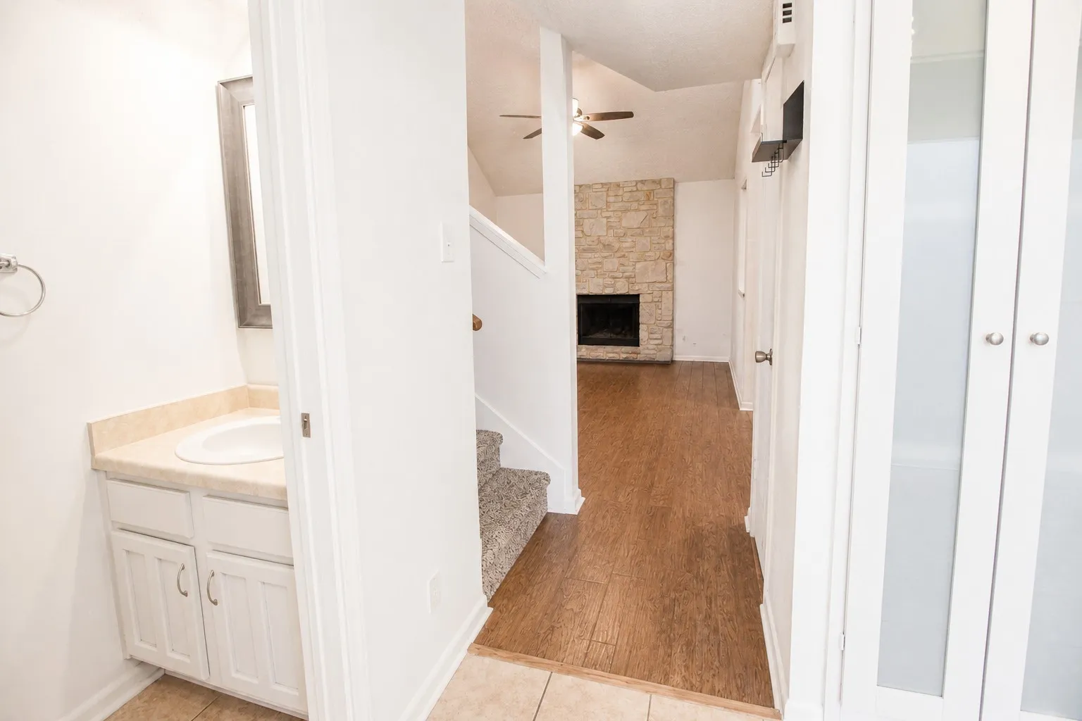 Condominium For Sale in Bexar County , 14122 Churchill Estates Boulevard, San Antonio, Texas 78248, 2 Bedroom, 2 Bathroom, 1 Garage spaces, 902 Sqft, built in 1982, mls#21352095, Real Estate Agent in San Antonio, Homes For Sale in Bexar county, Homes For Sale in San Antonio, Realtor in San Antonio Texas, Real Estate Brokerage Independent Realty Texas, Luminita Cordes Realtor
