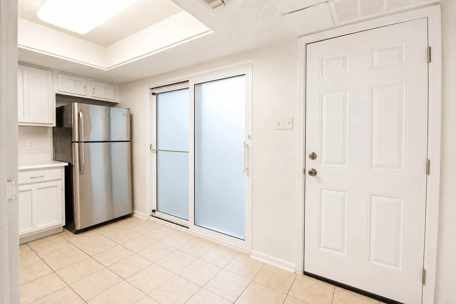 Condominium For Sale in Bexar County , 14122 Churchill Estates Boulevard, San Antonio, Texas 78248, 2 Bedroom, 2 Bathroom, 1 Garage spaces, 902 Sqft, built in 1982, mls#21352095, Real Estate Agent in San Antonio, Homes For Sale in Bexar county, Homes For Sale in San Antonio, Realtor in San Antonio Texas, Real Estate Brokerage Independent Realty Texas, Luminita Cordes Realtor