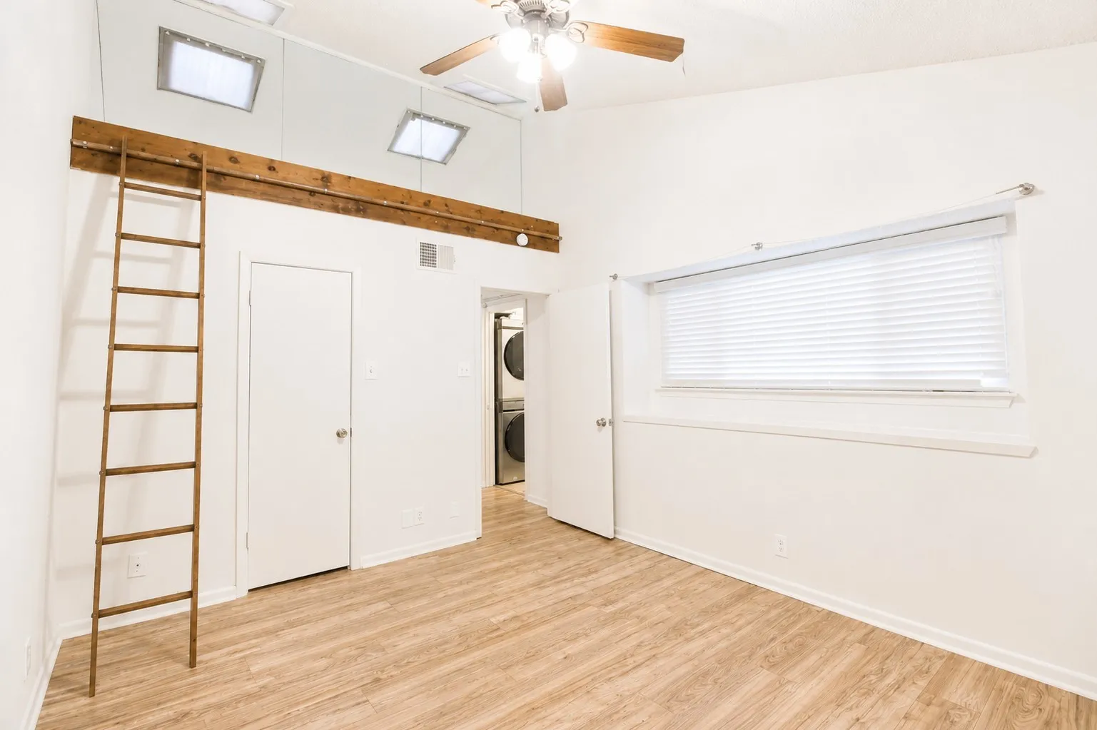 Condominium For Sale in Bexar County , 14122 Churchill Estates Boulevard, San Antonio, Texas 78248, 2 Bedroom, 2 Bathroom, 1 Garage spaces, 902 Sqft, built in 1982, mls#21352095, Real Estate Agent in San Antonio, Homes For Sale in Bexar county, Homes For Sale in San Antonio, Realtor in San Antonio Texas, Real Estate Brokerage Independent Realty Texas, Luminita Cordes Realtor