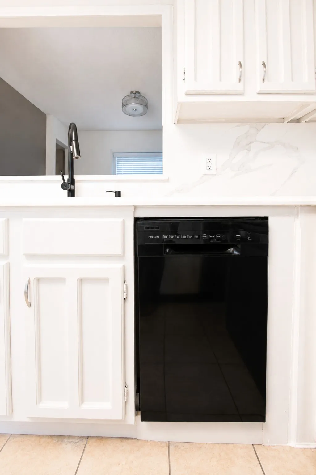 Condominium For Sale in Bexar County , 14122 Churchill Estates Boulevard, San Antonio, Texas 78248, 2 Bedroom, 2 Bathroom, 1 Garage spaces, 902 Sqft, built in 1982, mls#21352095, Real Estate Agent in San Antonio, Homes For Sale in Bexar county, Homes For Sale in San Antonio, Realtor in San Antonio Texas, Real Estate Brokerage Independent Realty Texas, Luminita Cordes Realtor