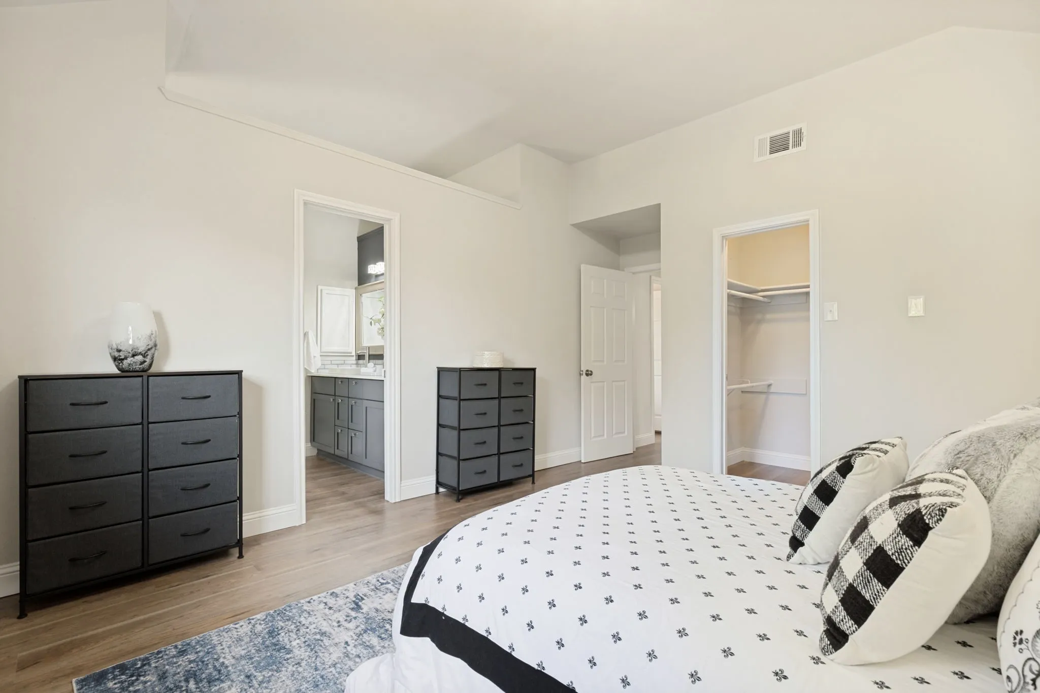 Single Family Residence For Sale in Dallas County , 1407 Windmill Lane, Mesquite, Texas 75149, 3 Bedroom, 3 Bathroom, 2 Garage spaces, 1,736 Sqft, built in 1986, mls#21348965, Real Estate Agent in Mesquite, Homes For Sale in Dallas county, Homes For Sale in Mesquite, Realtor in Mesquite Texas, Real Estate Brokerage Independent Realty Texas, Luminita Cordes Realtor