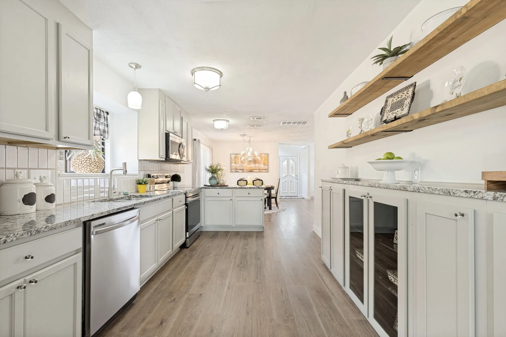 Single Family Residence For Sale in Dallas County , 1407 Windmill Lane, Mesquite, Texas 75149, 3 Bedroom, 3 Bathroom, 2 Garage spaces, 1,736 Sqft, built in 1986, mls#21348965, Real Estate Agent in Mesquite, Homes For Sale in Dallas county, Homes For Sale in Mesquite, Realtor in Mesquite Texas, Real Estate Brokerage Independent Realty Texas, Luminita Cordes Realtor