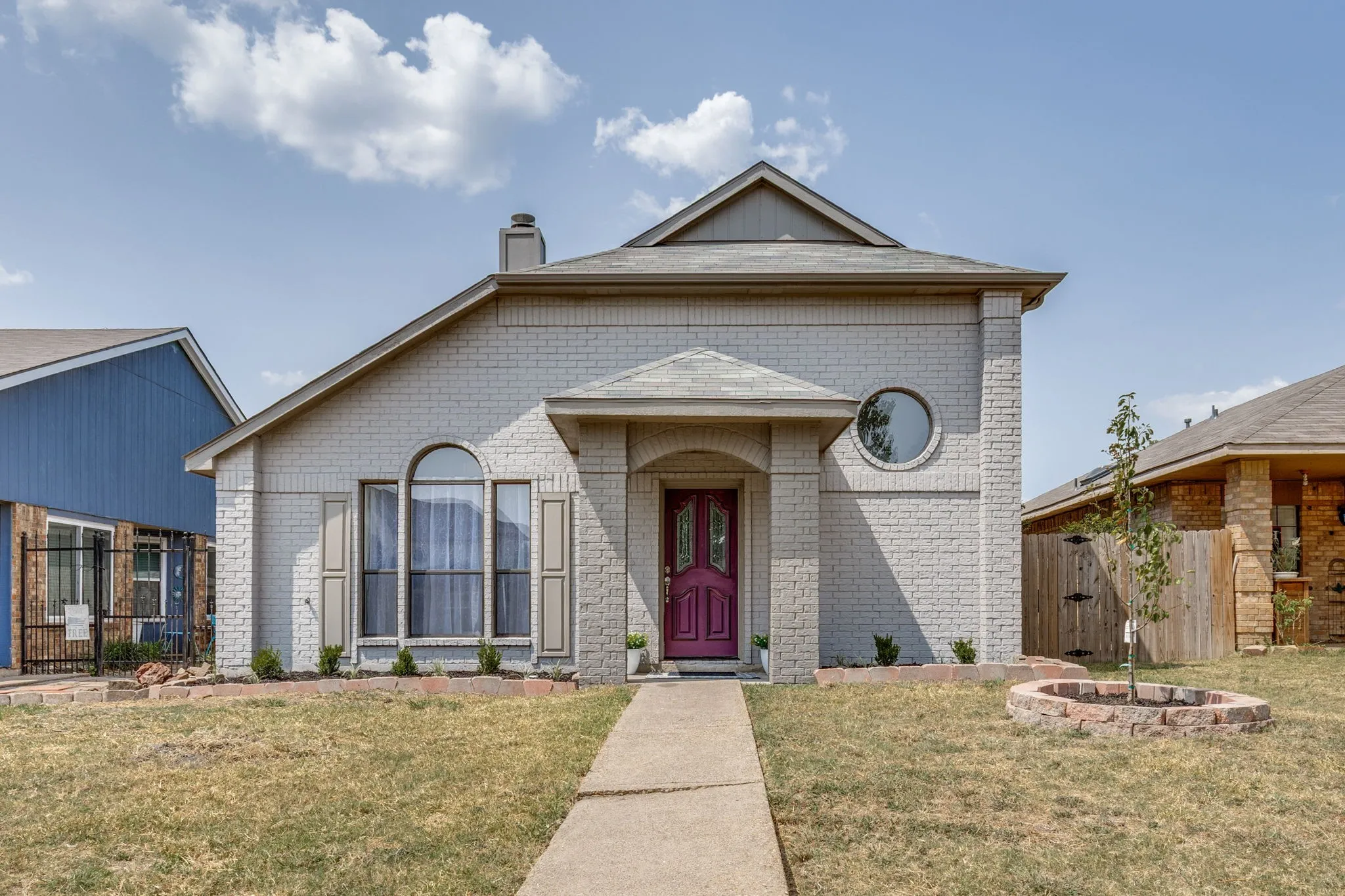 Single Family Residence For Sale in Dallas County , 1407 Windmill Lane, Mesquite, Texas 75149, 3 Bedroom, 3 Bathroom, 2 Garage spaces, 1,736 Sqft, built in 1986, mls#21348965, Real Estate Agent in Mesquite, Homes For Sale in Dallas county, Homes For Sale in Mesquite, Realtor in Mesquite Texas, Real Estate Brokerage Independent Realty Texas, Luminita Cordes Realtor