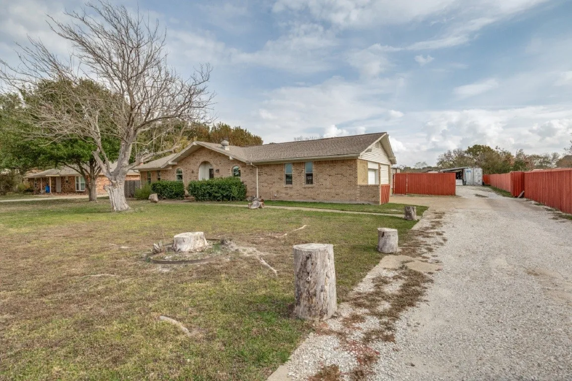 Single Family Residence For Rent in Dallas County , 3550 Whiteley Road, Wylie, Texas 75098, 3 Bedroom, 2 Bathroom, 1 Garage spaces, 1,690 Sqft, built in 1968, mls#21352101, Real Estate Agent in Wylie, Homes For Rent in Dallas county, Homes For Rent in Wylie, Realtor in Wylie Texas, Real Estate Brokerage Independent Realty Texas, Luminita Cordes Realtor
