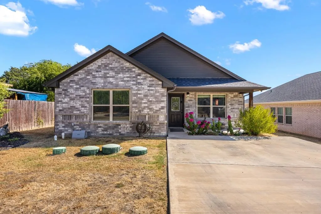 Single Family Residence For Sale in Hood County , 2605 Dove Trail, Granbury, Texas 76048, 2 Bedroom, 1 Bathroom, Garage spaces, 1,017 Sqft, built in 2020, mls#21350970, Real Estate Agent in Granbury, Homes For Sale in Hood county, Homes For Sale in Granbury, Realtor in Granbury Texas, Real Estate Brokerage Independent Realty Texas, Luminita Cordes Realtor