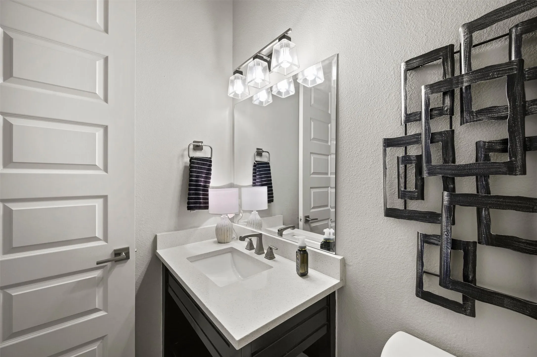 Single Family Residence For Sale in Rockwall County , 1718 Canal Street, Heath, Texas 75126, 4 Bedroom, 4 Bathroom, 3 Garage spaces, 3,820 Sqft, built in 2018, mls#21350154, Real Estate Agent in Heath, Homes For Sale in Rockwall county, Homes For Sale in Heath, Realtor in Heath Texas, Real Estate Brokerage Independent Realty Texas, Luminita Cordes Realtor