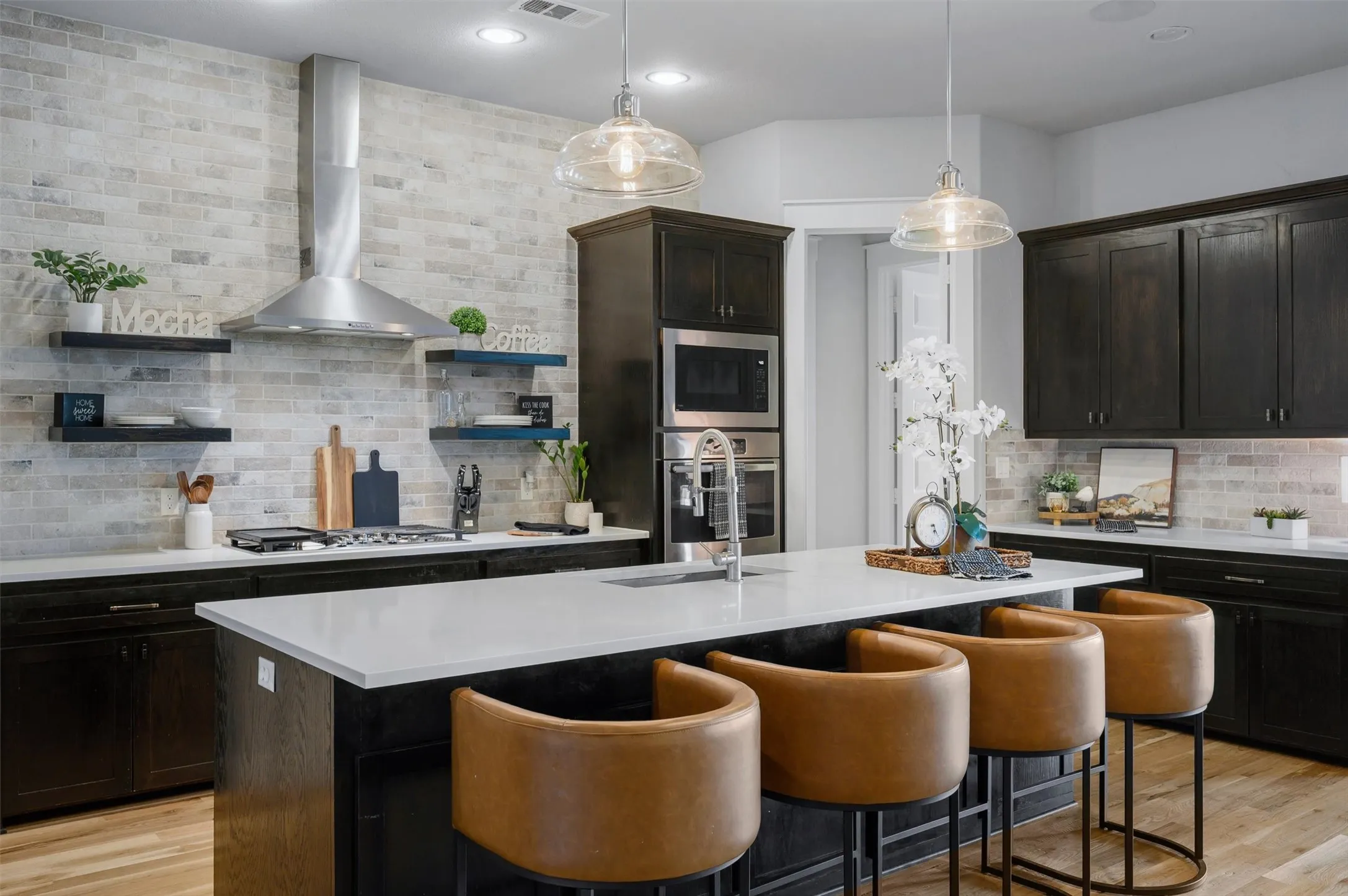 Single Family Residence For Sale in Rockwall County , 1718 Canal Street, Heath, Texas 75126, 4 Bedroom, 4 Bathroom, 3 Garage spaces, 3,820 Sqft, built in 2018, mls#21350154, Real Estate Agent in Heath, Homes For Sale in Rockwall county, Homes For Sale in Heath, Realtor in Heath Texas, Real Estate Brokerage Independent Realty Texas, Luminita Cordes Realtor