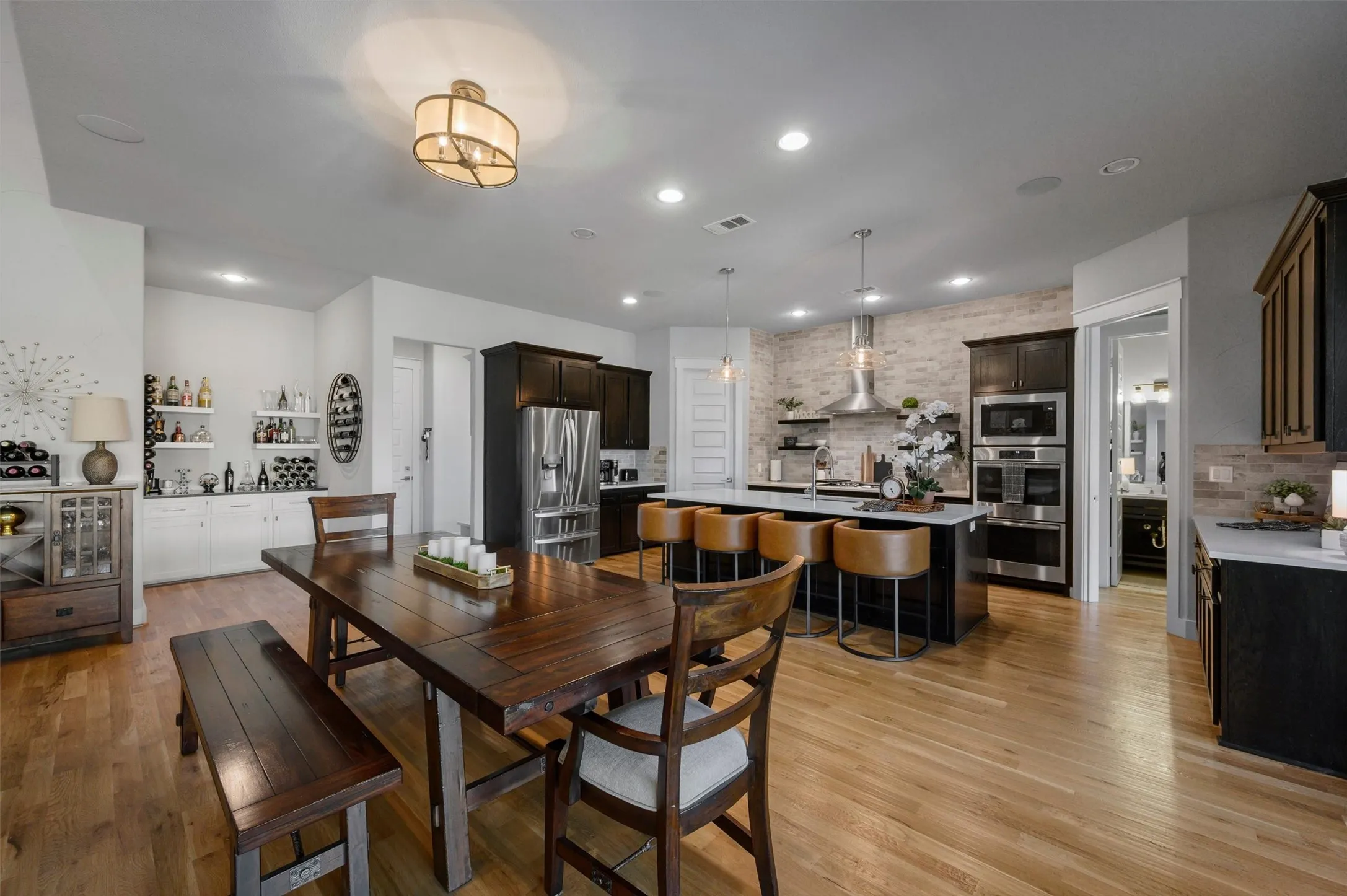 Single Family Residence For Sale in Rockwall County , 1718 Canal Street, Heath, Texas 75126, 4 Bedroom, 4 Bathroom, 3 Garage spaces, 3,820 Sqft, built in 2018, mls#21350154, Real Estate Agent in Heath, Homes For Sale in Rockwall county, Homes For Sale in Heath, Realtor in Heath Texas, Real Estate Brokerage Independent Realty Texas, Luminita Cordes Realtor