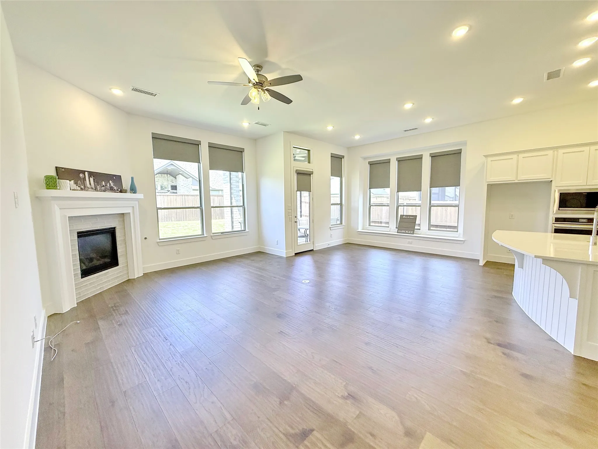 Single Family Residence For Rent in Denton County , 4513 Expedition Drive, Oak Point, Texas 75068, 3 Bedroom, 3 Bathroom, 2 Garage spaces, 2,318 Sqft, built in 2022, mls#21349532, Real Estate Agent in Oak Point, Homes For Rent in Denton county, Homes For Rent in Oak Point, Realtor in Oak Point Texas, Real Estate Brokerage Independent Realty Texas, Luminita Cordes Realtor