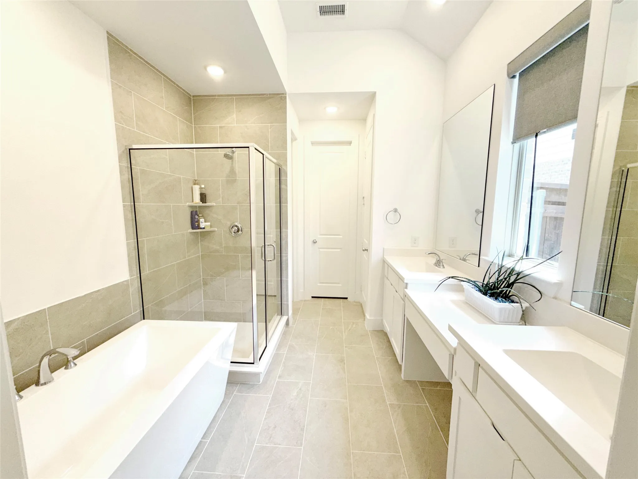 Single Family Residence For Rent in Denton County , 4513 Expedition Drive, Oak Point, Texas 75068, 3 Bedroom, 3 Bathroom, 2 Garage spaces, 2,318 Sqft, built in 2022, mls#21349532, Real Estate Agent in Oak Point, Homes For Rent in Denton county, Homes For Rent in Oak Point, Realtor in Oak Point Texas, Real Estate Brokerage Independent Realty Texas, Luminita Cordes Realtor