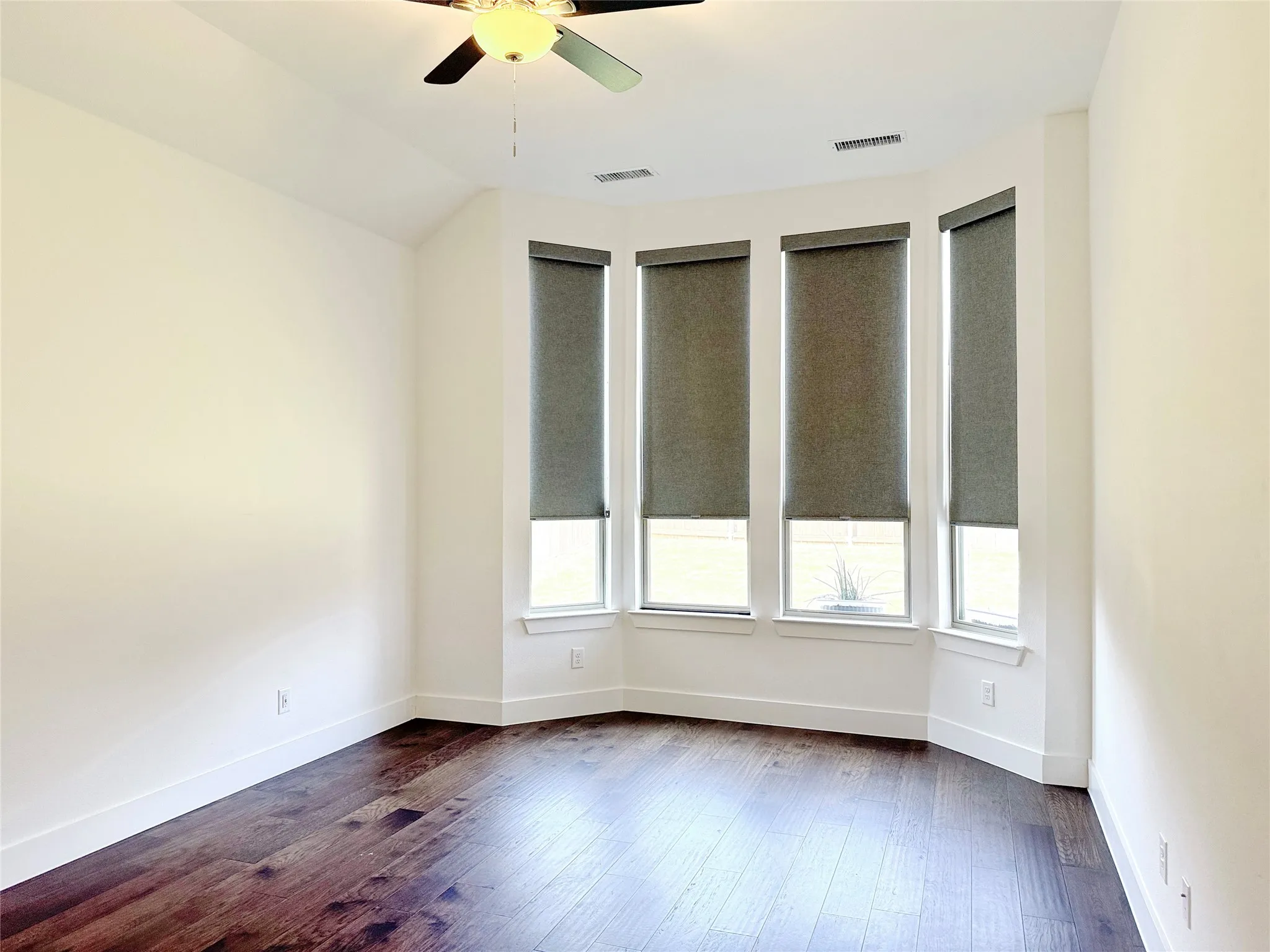 Single Family Residence For Rent in Denton County , 4513 Expedition Drive, Oak Point, Texas 75068, 3 Bedroom, 3 Bathroom, 2 Garage spaces, 2,318 Sqft, built in 2022, mls#21349532, Real Estate Agent in Oak Point, Homes For Rent in Denton county, Homes For Rent in Oak Point, Realtor in Oak Point Texas, Real Estate Brokerage Independent Realty Texas, Luminita Cordes Realtor