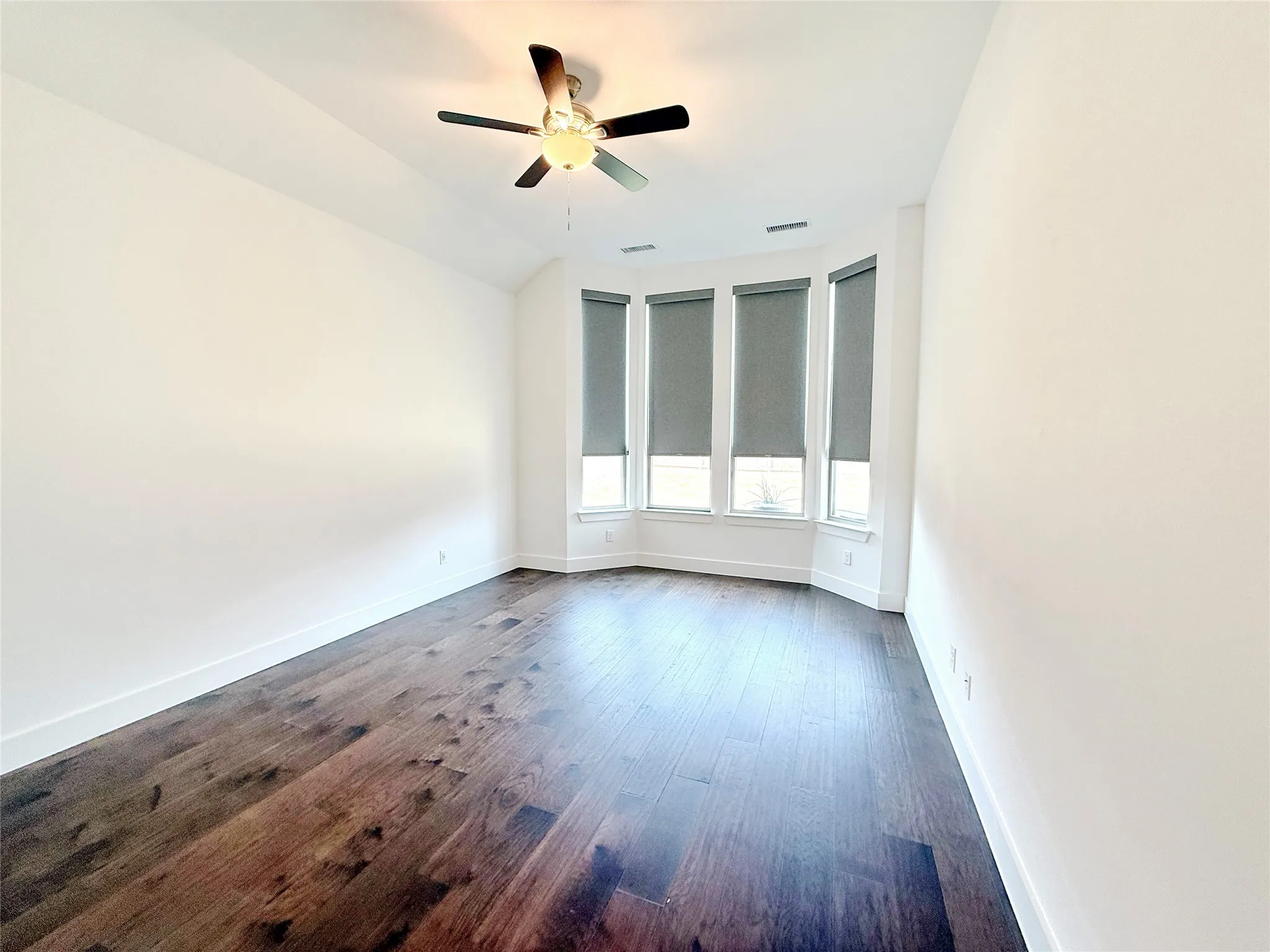 Single Family Residence For Rent in Denton County , 4513 Expedition Drive, Oak Point, Texas 75068, 3 Bedroom, 3 Bathroom, 2 Garage spaces, 2,318 Sqft, built in 2022, mls#21349532, Real Estate Agent in Oak Point, Homes For Rent in Denton county, Homes For Rent in Oak Point, Realtor in Oak Point Texas, Real Estate Brokerage Independent Realty Texas, Luminita Cordes Realtor