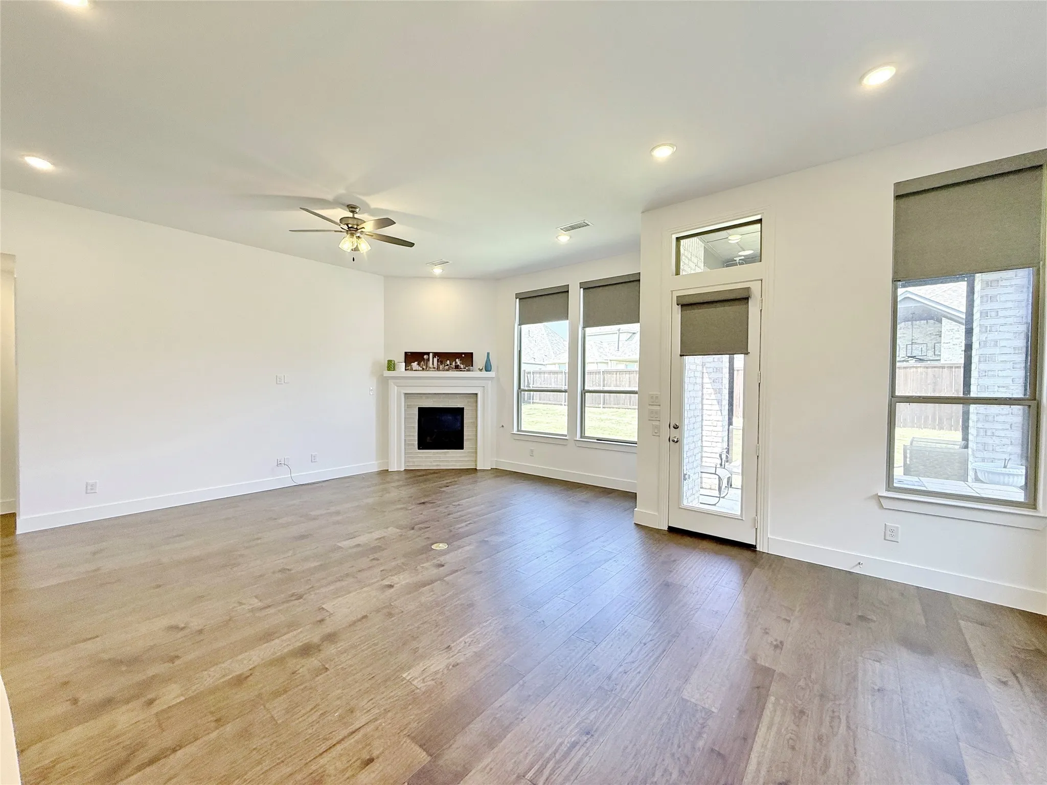Single Family Residence For Rent in Denton County , 4513 Expedition Drive, Oak Point, Texas 75068, 3 Bedroom, 3 Bathroom, 2 Garage spaces, 2,318 Sqft, built in 2022, mls#21349532, Real Estate Agent in Oak Point, Homes For Rent in Denton county, Homes For Rent in Oak Point, Realtor in Oak Point Texas, Real Estate Brokerage Independent Realty Texas, Luminita Cordes Realtor