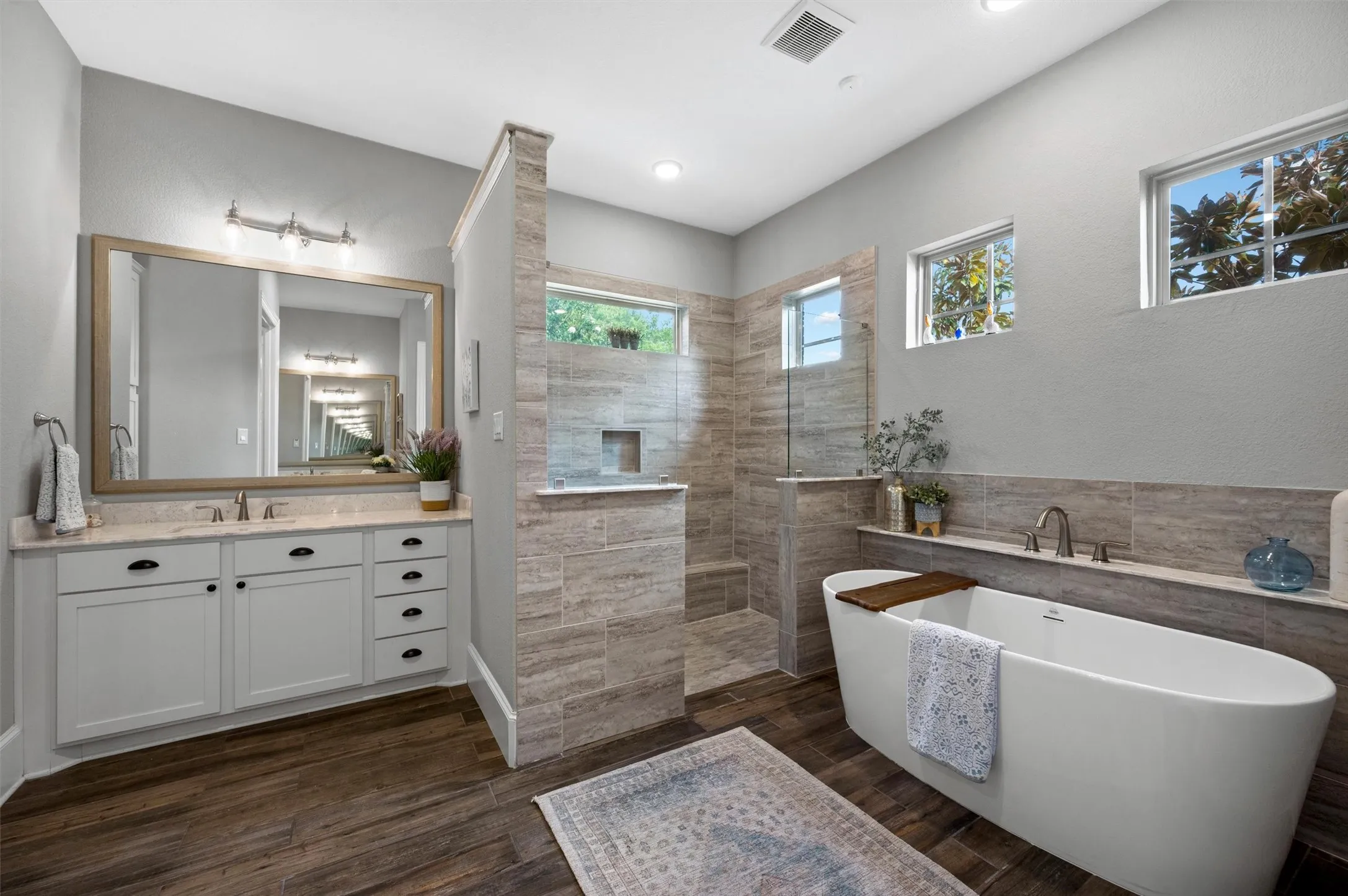 Single Family Residence For Sale in Rockwall County , 2815 Abundant Court, Heath, Texas 75126, 4 Bedroom, 3 Bathroom, 3 Garage spaces, 3,038 Sqft, built in 2018, mls#21349211, Real Estate Agent in Heath, Homes For Sale in Rockwall county, Homes For Sale in Heath, Realtor in Heath Texas, Real Estate Brokerage Independent Realty Texas, Luminita Cordes Realtor