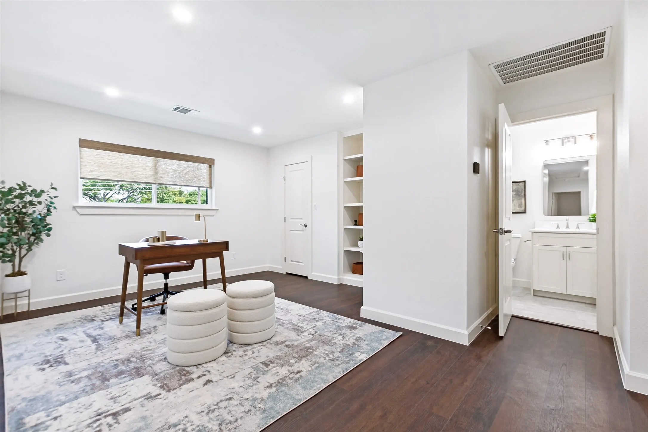 Single Family Residence For Sale in Dallas County , 1318 Seminole Drive, Richardson, Texas 75080, 5 Bedroom, 5 Bathroom, 2 Garage spaces, 3,450 Sqft, built in 1965, mls#21351405, Real Estate Agent in Richardson, Homes For Sale in Dallas county, Homes For Sale in Richardson, Realtor in Richardson Texas, Real Estate Brokerage Independent Realty Texas, Luminita Cordes Realtor