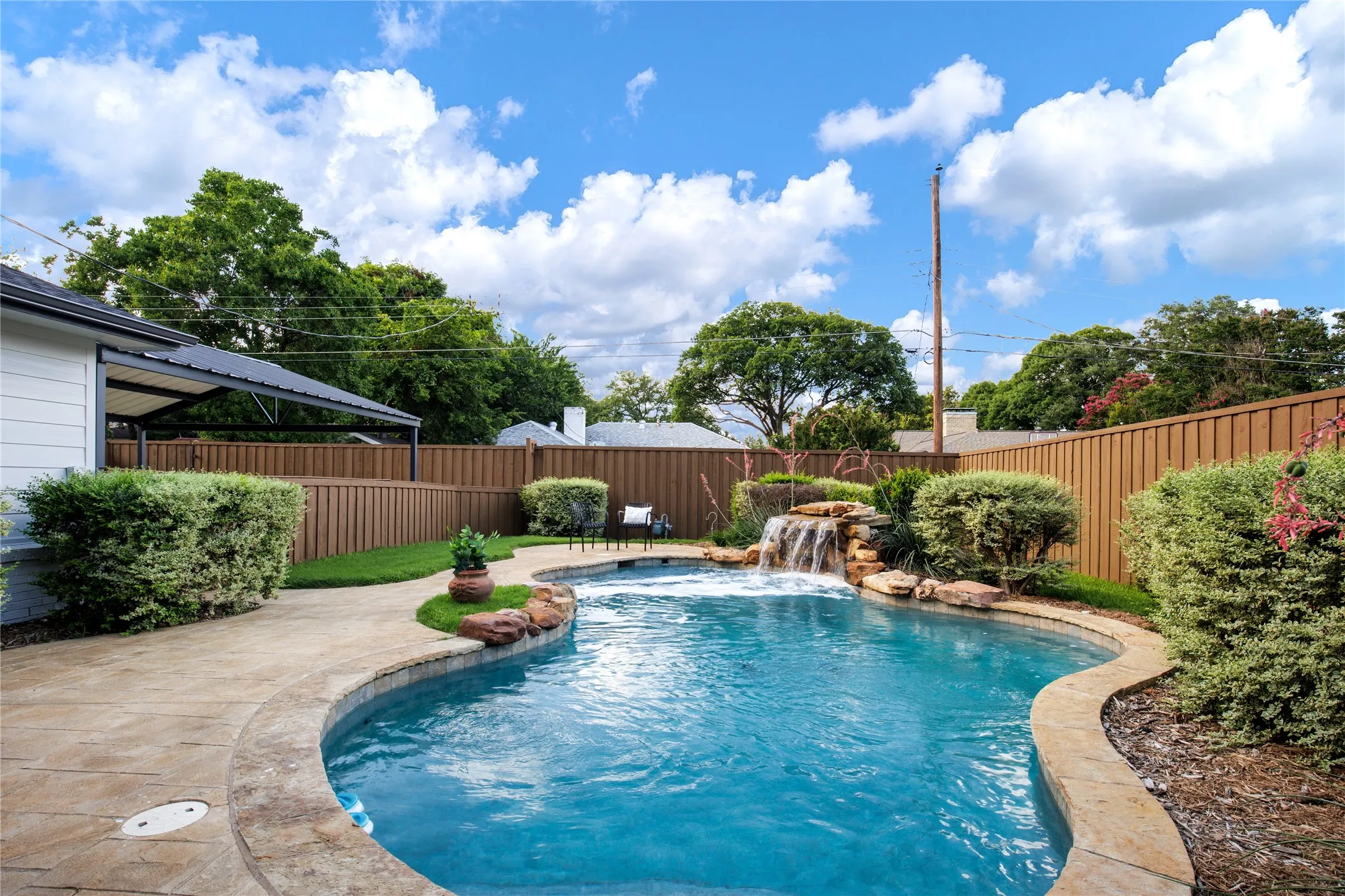 Single Family Residence For Sale in Dallas County , 1318 Seminole Drive, Richardson, Texas 75080, 5 Bedroom, 5 Bathroom, 2 Garage spaces, 3,450 Sqft, built in 1965, mls#21351405, Real Estate Agent in Richardson, Homes For Sale in Dallas county, Homes For Sale in Richardson, Realtor in Richardson Texas, Real Estate Brokerage Independent Realty Texas, Luminita Cordes Realtor
