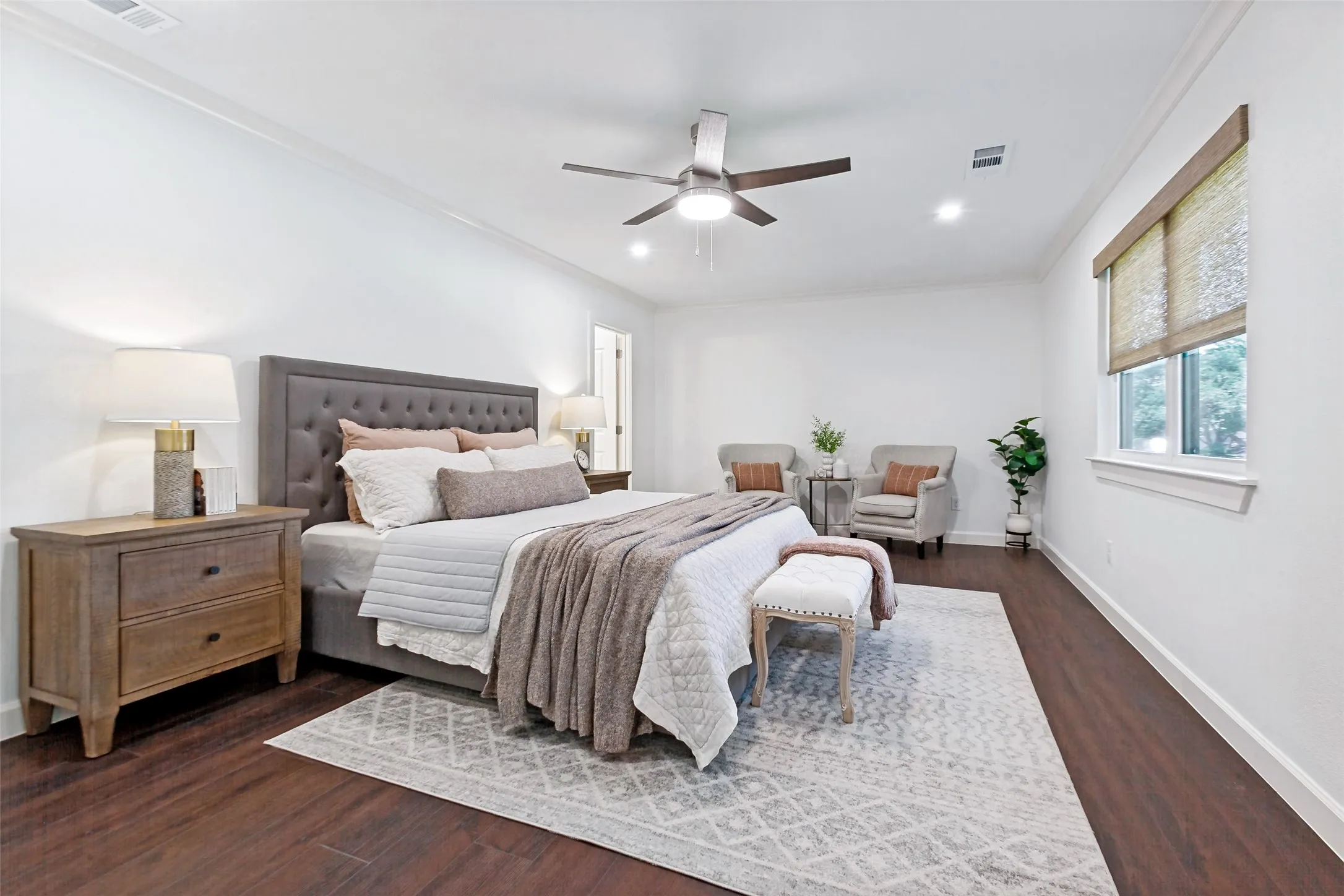Single Family Residence For Sale in Dallas County , 1318 Seminole Drive, Richardson, Texas 75080, 5 Bedroom, 5 Bathroom, 2 Garage spaces, 3,450 Sqft, built in 1965, mls#21351405, Real Estate Agent in Richardson, Homes For Sale in Dallas county, Homes For Sale in Richardson, Realtor in Richardson Texas, Real Estate Brokerage Independent Realty Texas, Luminita Cordes Realtor