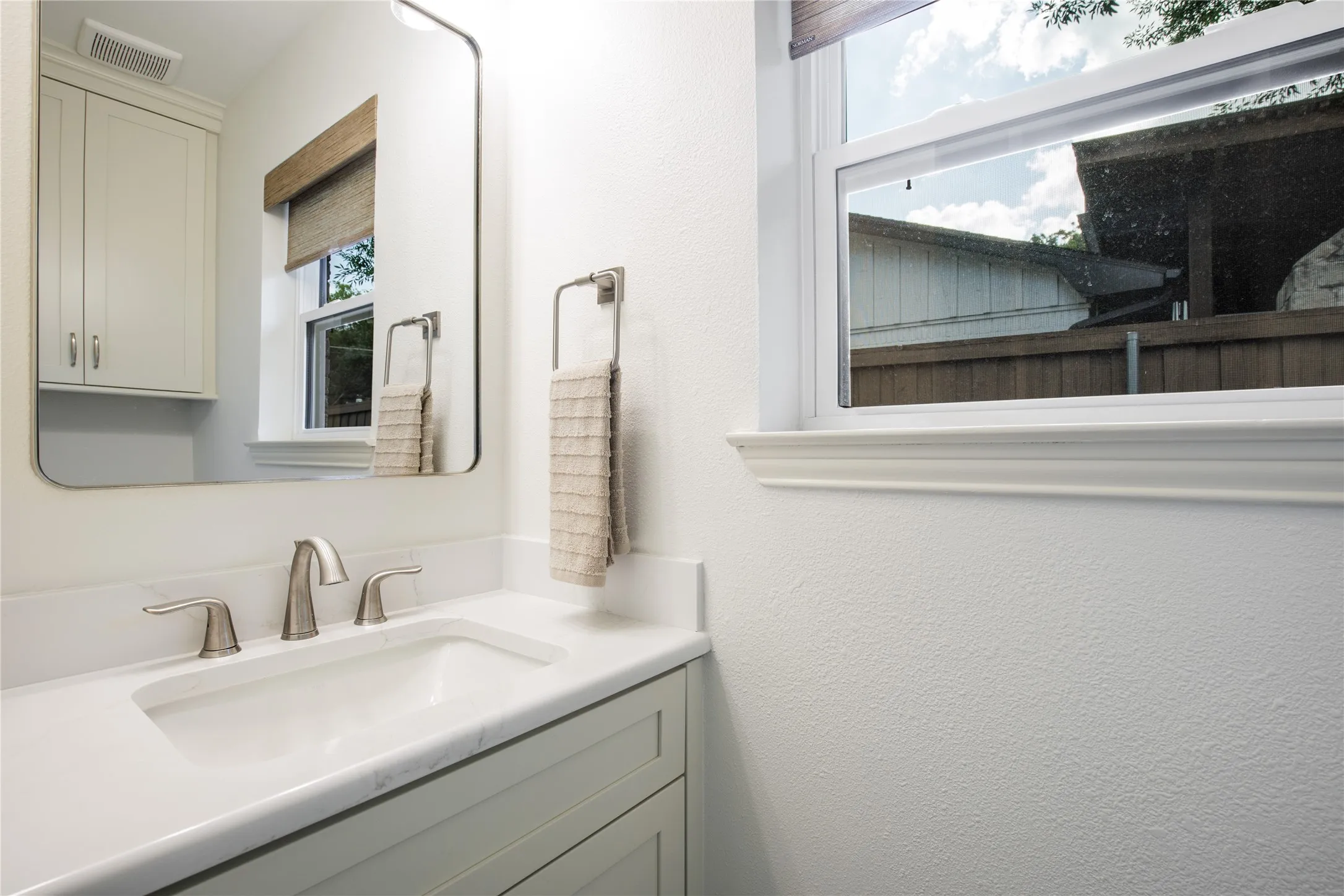 Single Family Residence For Sale in Dallas County , 1318 Seminole Drive, Richardson, Texas 75080, 5 Bedroom, 5 Bathroom, 2 Garage spaces, 3,450 Sqft, built in 1965, mls#21351405, Real Estate Agent in Richardson, Homes For Sale in Dallas county, Homes For Sale in Richardson, Realtor in Richardson Texas, Real Estate Brokerage Independent Realty Texas, Luminita Cordes Realtor