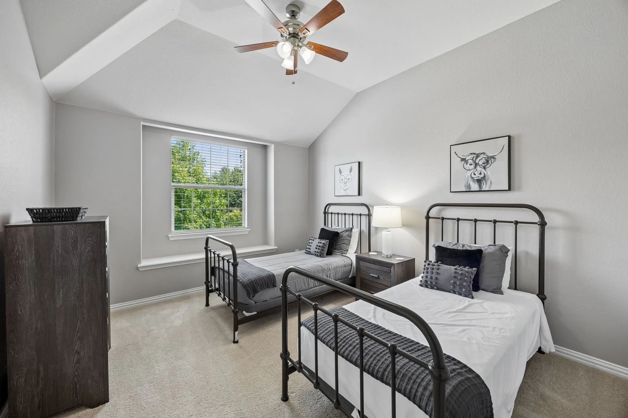 Single Family Residence For Sale in Denton County , 344 Falstaff Drive, Roanoke, Texas 76262, 4 Bedroom, 3 Bathroom, 2 Garage spaces, 3,035 Sqft, built in 2010, mls#21350777, Real Estate Agent in Roanoke, Homes For Sale in Denton county, Homes For Sale in Roanoke, Realtor in Roanoke Texas, Real Estate Brokerage Independent Realty Texas, Luminita Cordes Realtor