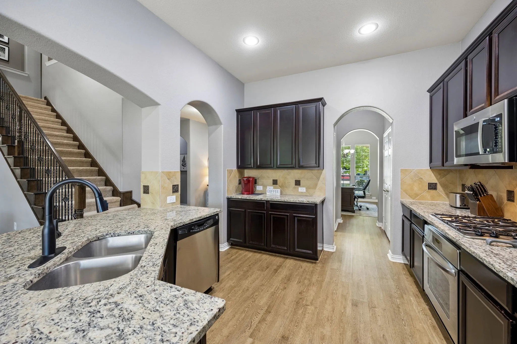 Single Family Residence For Sale in Denton County , 344 Falstaff Drive, Roanoke, Texas 76262, 4 Bedroom, 3 Bathroom, 2 Garage spaces, 3,035 Sqft, built in 2010, mls#21350777, Real Estate Agent in Roanoke, Homes For Sale in Denton county, Homes For Sale in Roanoke, Realtor in Roanoke Texas, Real Estate Brokerage Independent Realty Texas, Luminita Cordes Realtor