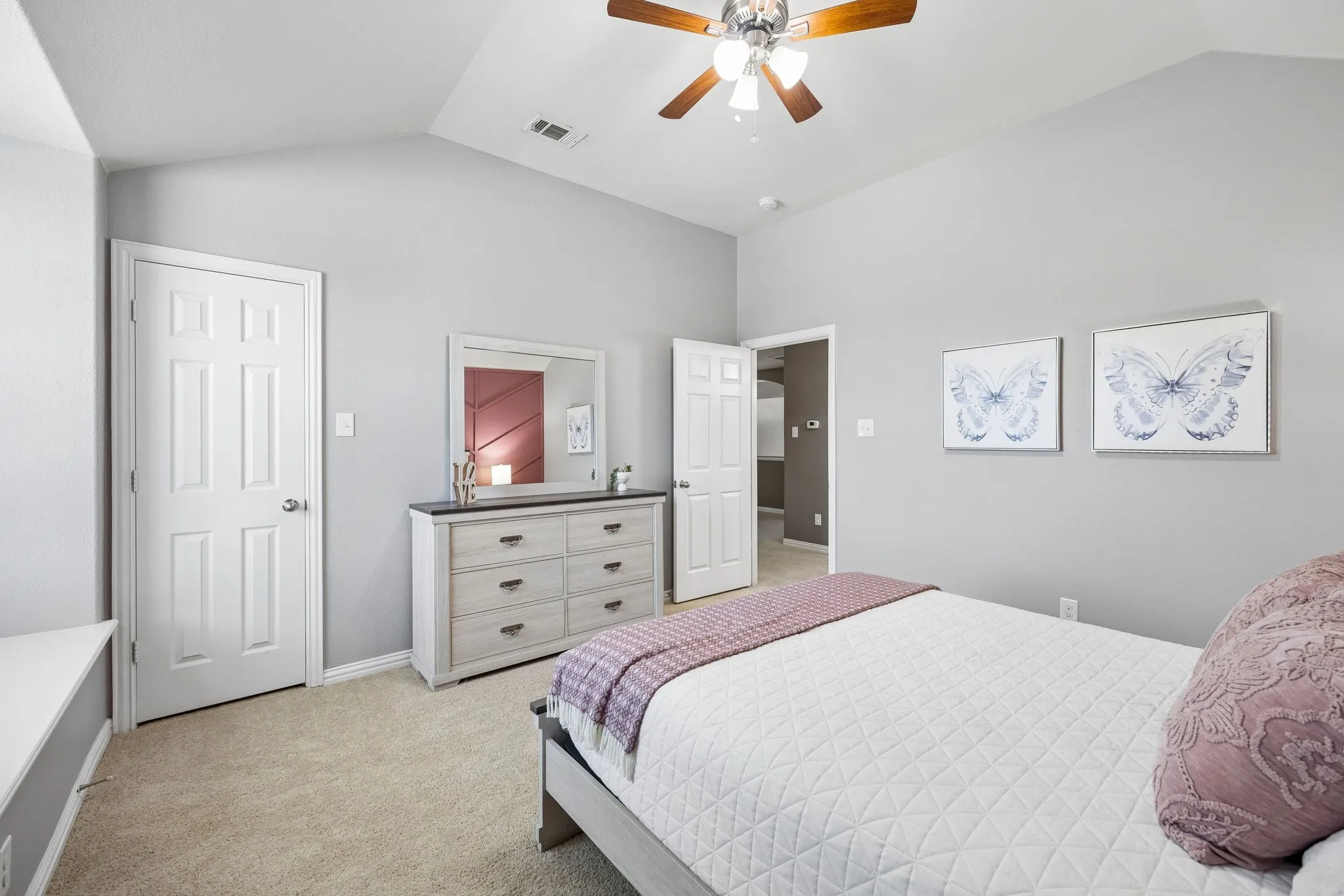 Single Family Residence For Sale in Denton County , 344 Falstaff Drive, Roanoke, Texas 76262, 4 Bedroom, 3 Bathroom, 2 Garage spaces, 3,035 Sqft, built in 2010, mls#21350777, Real Estate Agent in Roanoke, Homes For Sale in Denton county, Homes For Sale in Roanoke, Realtor in Roanoke Texas, Real Estate Brokerage Independent Realty Texas, Luminita Cordes Realtor