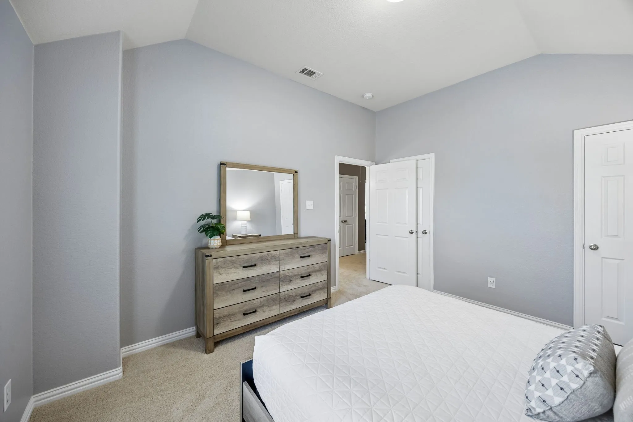 Single Family Residence For Sale in Denton County , 344 Falstaff Drive, Roanoke, Texas 76262, 4 Bedroom, 3 Bathroom, 2 Garage spaces, 3,035 Sqft, built in 2010, mls#21350777, Real Estate Agent in Roanoke, Homes For Sale in Denton county, Homes For Sale in Roanoke, Realtor in Roanoke Texas, Real Estate Brokerage Independent Realty Texas, Luminita Cordes Realtor
