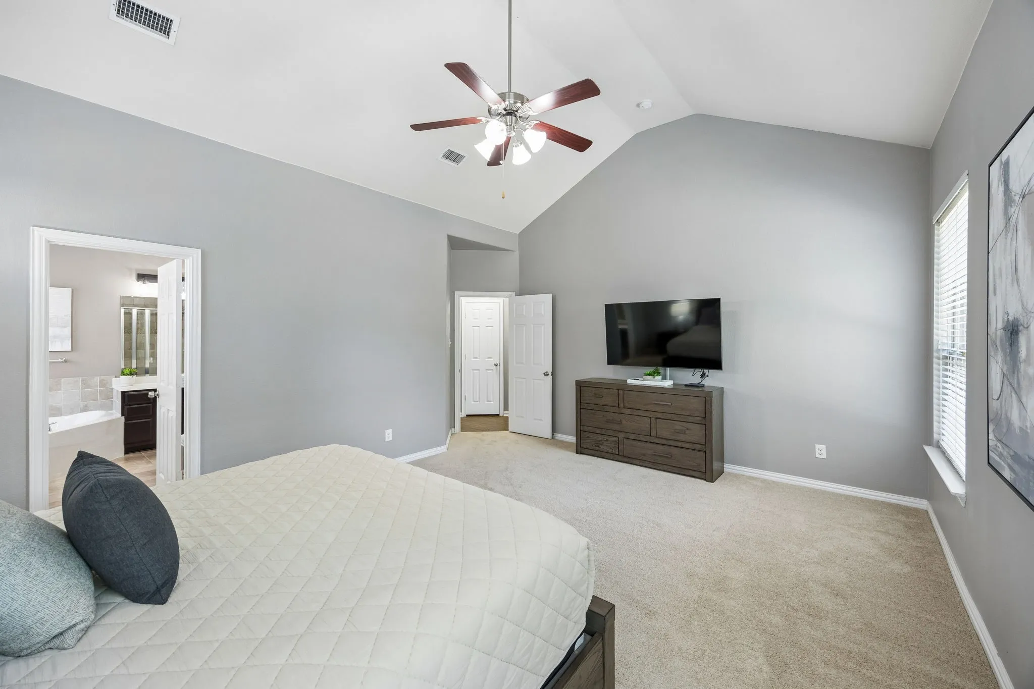 Single Family Residence For Sale in Denton County , 344 Falstaff Drive, Roanoke, Texas 76262, 4 Bedroom, 3 Bathroom, 2 Garage spaces, 3,035 Sqft, built in 2010, mls#21350777, Real Estate Agent in Roanoke, Homes For Sale in Denton county, Homes For Sale in Roanoke, Realtor in Roanoke Texas, Real Estate Brokerage Independent Realty Texas, Luminita Cordes Realtor