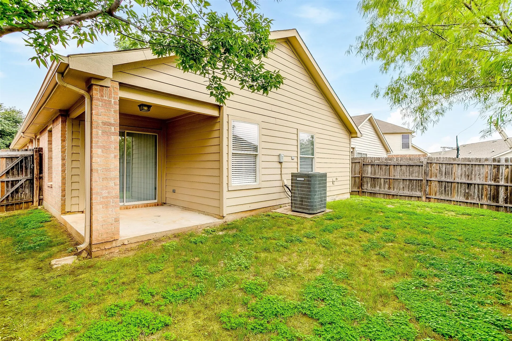 Single Family Residence For Rent in Tarrant County , 1205 Kielder Circle, Fort Worth, Texas 76134, 4 Bedroom, 2 Bathroom, 2 Garage spaces, 1,526 Sqft, built in 2006, Price $1,995, mls#21343799, Real Estate Agent in Fort Worth, Homes For Rent in Tarrant county, Homes For Rent in Fort Worth, Realtor in Fort Worth Texas, Real Estate Brokerage Independent Realty Texas, Luminita Cordes Realtor