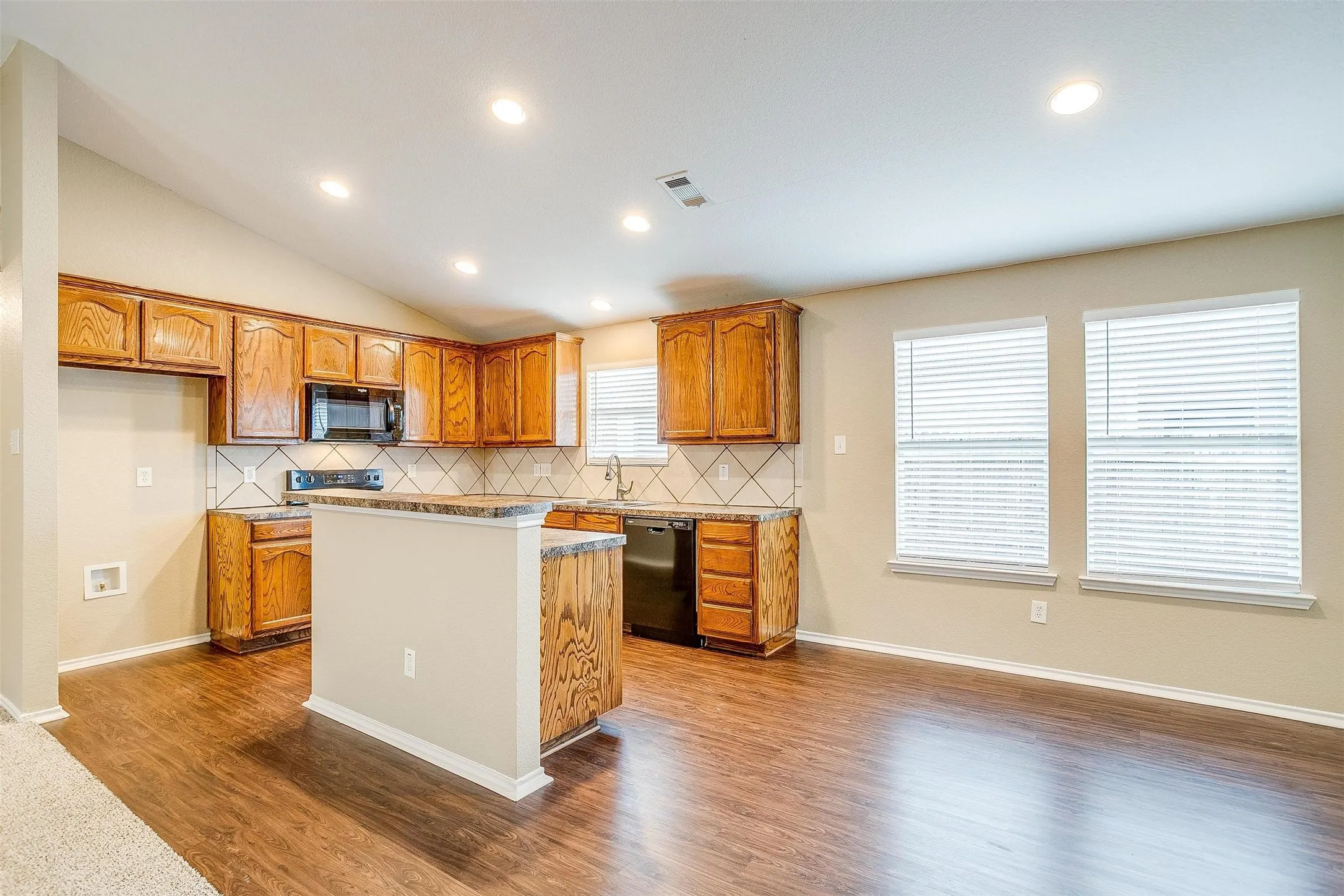 Single Family Residence For Rent in Tarrant County , 1205 Kielder Circle, Fort Worth, Texas 76134, 4 Bedroom, 2 Bathroom, 2 Garage spaces, 1,526 Sqft, built in 2006, Price $1,995, mls#21343799, Real Estate Agent in Fort Worth, Homes For Rent in Tarrant county, Homes For Rent in Fort Worth, Realtor in Fort Worth Texas, Real Estate Brokerage Independent Realty Texas, Luminita Cordes Realtor