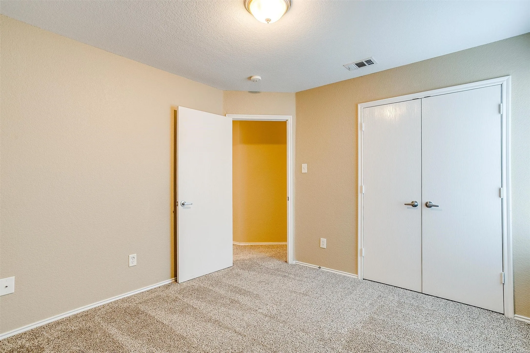 Single Family Residence For Rent in Tarrant County , 1205 Kielder Circle, Fort Worth, Texas 76134, 4 Bedroom, 2 Bathroom, 2 Garage spaces, 1,526 Sqft, built in 2006, Price $1,995, mls#21343799, Real Estate Agent in Fort Worth, Homes For Rent in Tarrant county, Homes For Rent in Fort Worth, Realtor in Fort Worth Texas, Real Estate Brokerage Independent Realty Texas, Luminita Cordes Realtor