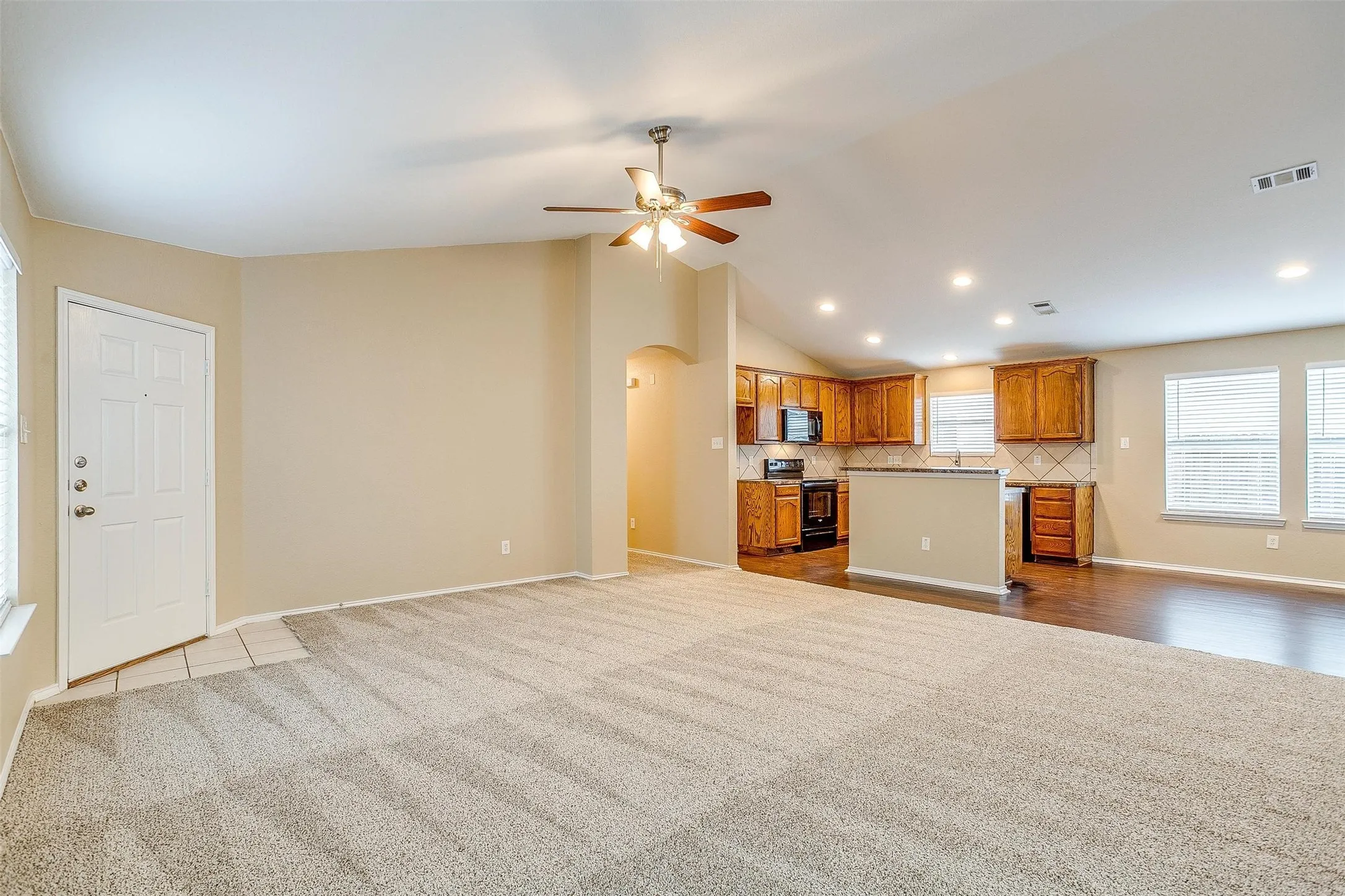 Single Family Residence For Rent in Tarrant County , 1205 Kielder Circle, Fort Worth, Texas 76134, 4 Bedroom, 2 Bathroom, 2 Garage spaces, 1,526 Sqft, built in 2006, Price $1,995, mls#21343799, Real Estate Agent in Fort Worth, Homes For Rent in Tarrant county, Homes For Rent in Fort Worth, Realtor in Fort Worth Texas, Real Estate Brokerage Independent Realty Texas, Luminita Cordes Realtor