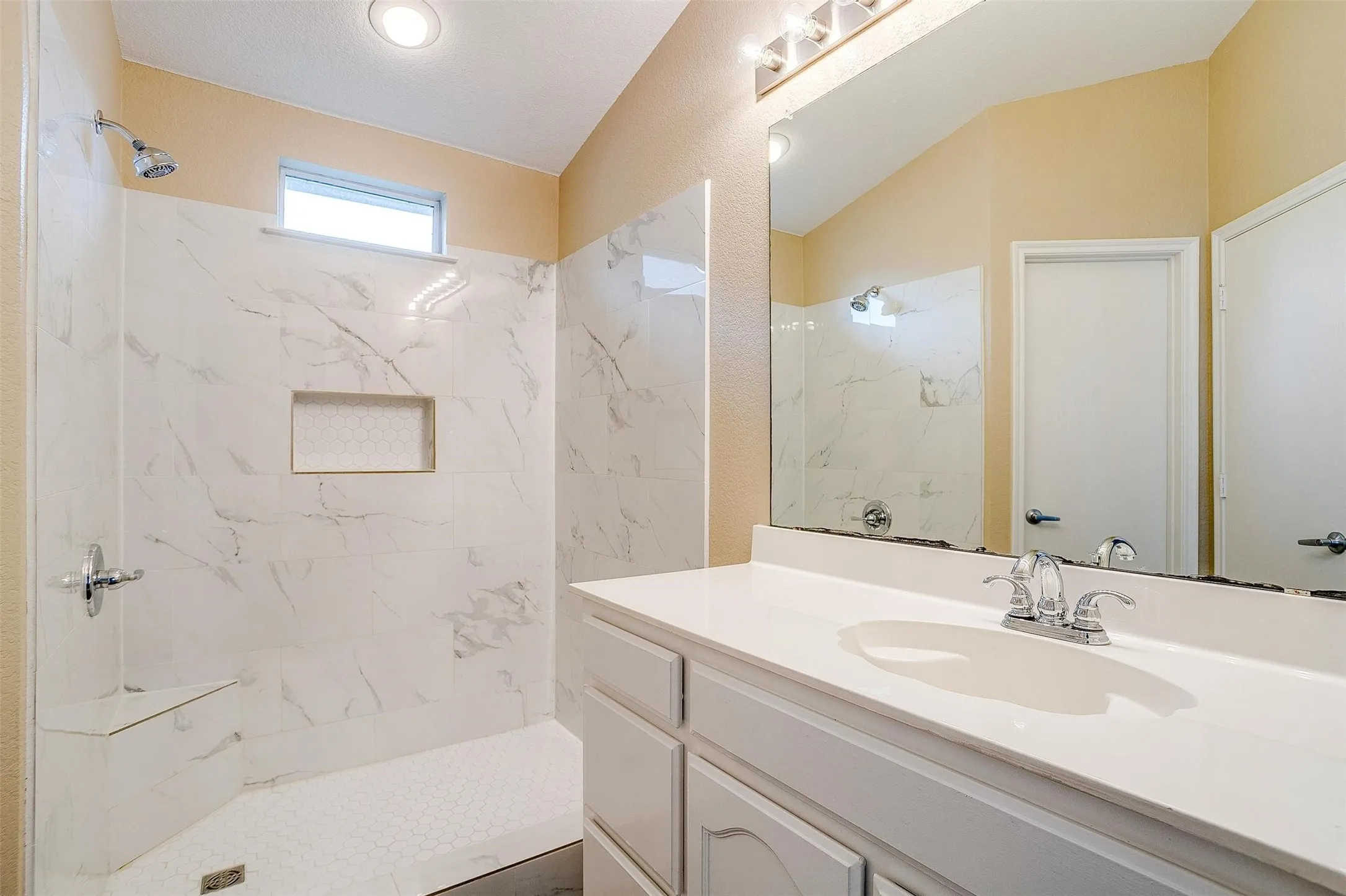 Single Family Residence For Rent in Tarrant County , 1205 Kielder Circle, Fort Worth, Texas 76134, 4 Bedroom, 2 Bathroom, 2 Garage spaces, 1,526 Sqft, built in 2006, Price $1,995, mls#21343799, Real Estate Agent in Fort Worth, Homes For Rent in Tarrant county, Homes For Rent in Fort Worth, Realtor in Fort Worth Texas, Real Estate Brokerage Independent Realty Texas, Luminita Cordes Realtor