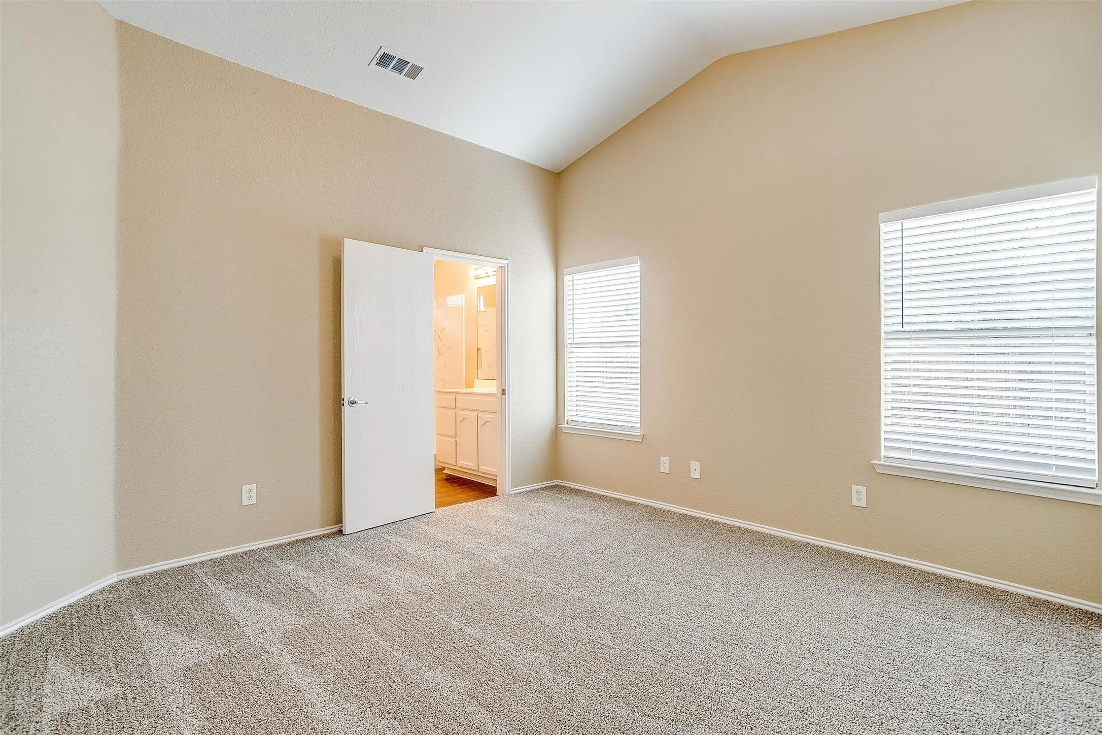Single Family Residence For Rent in Tarrant County , 1205 Kielder Circle, Fort Worth, Texas 76134, 4 Bedroom, 2 Bathroom, 2 Garage spaces, 1,526 Sqft, built in 2006, Price $1,995, mls#21343799, Real Estate Agent in Fort Worth, Homes For Rent in Tarrant county, Homes For Rent in Fort Worth, Realtor in Fort Worth Texas, Real Estate Brokerage Independent Realty Texas, Luminita Cordes Realtor