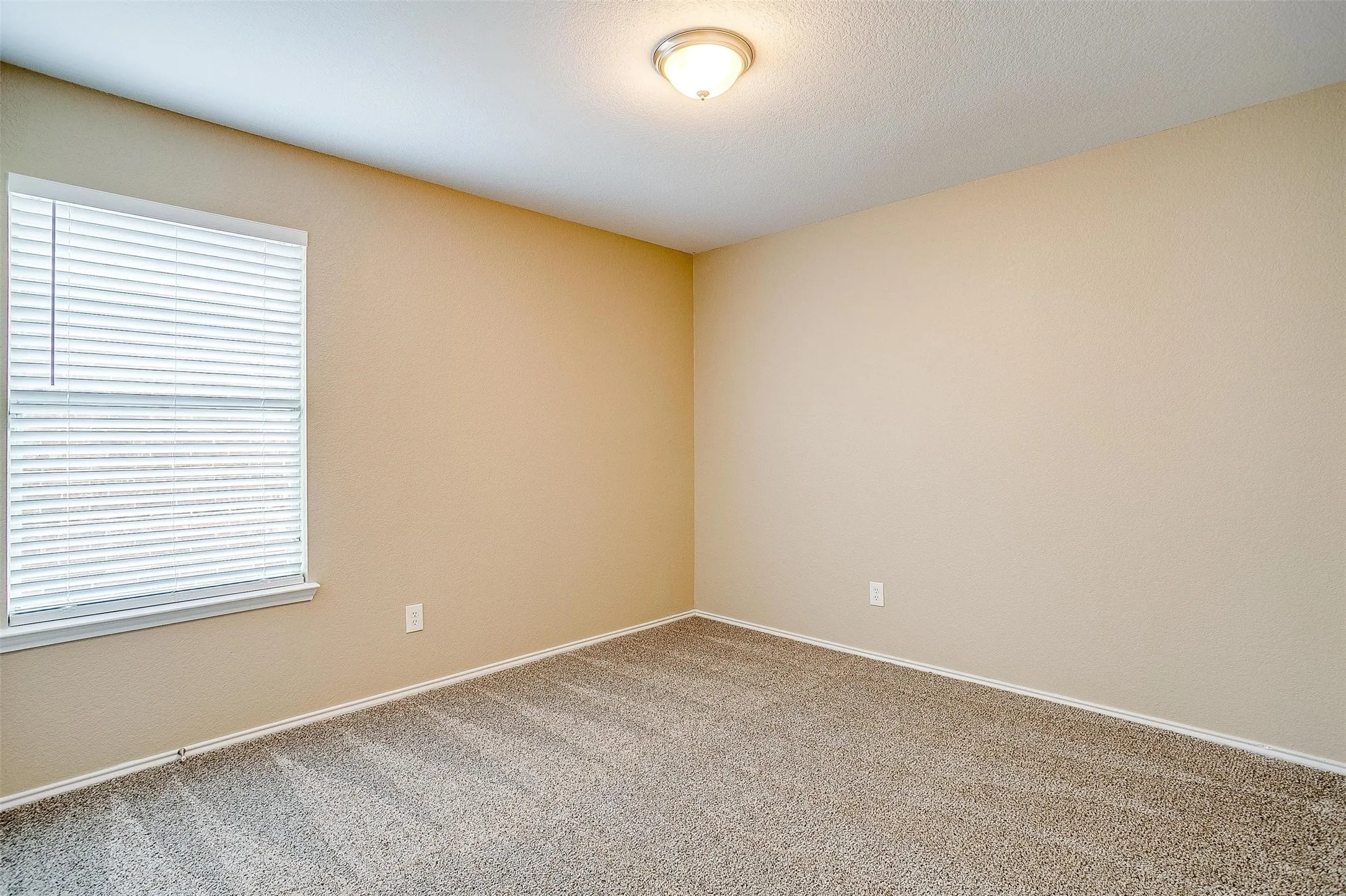 Single Family Residence For Rent in Tarrant County , 1205 Kielder Circle, Fort Worth, Texas 76134, 4 Bedroom, 2 Bathroom, 2 Garage spaces, 1,526 Sqft, built in 2006, Price $1,995, mls#21343799, Real Estate Agent in Fort Worth, Homes For Rent in Tarrant county, Homes For Rent in Fort Worth, Realtor in Fort Worth Texas, Real Estate Brokerage Independent Realty Texas, Luminita Cordes Realtor