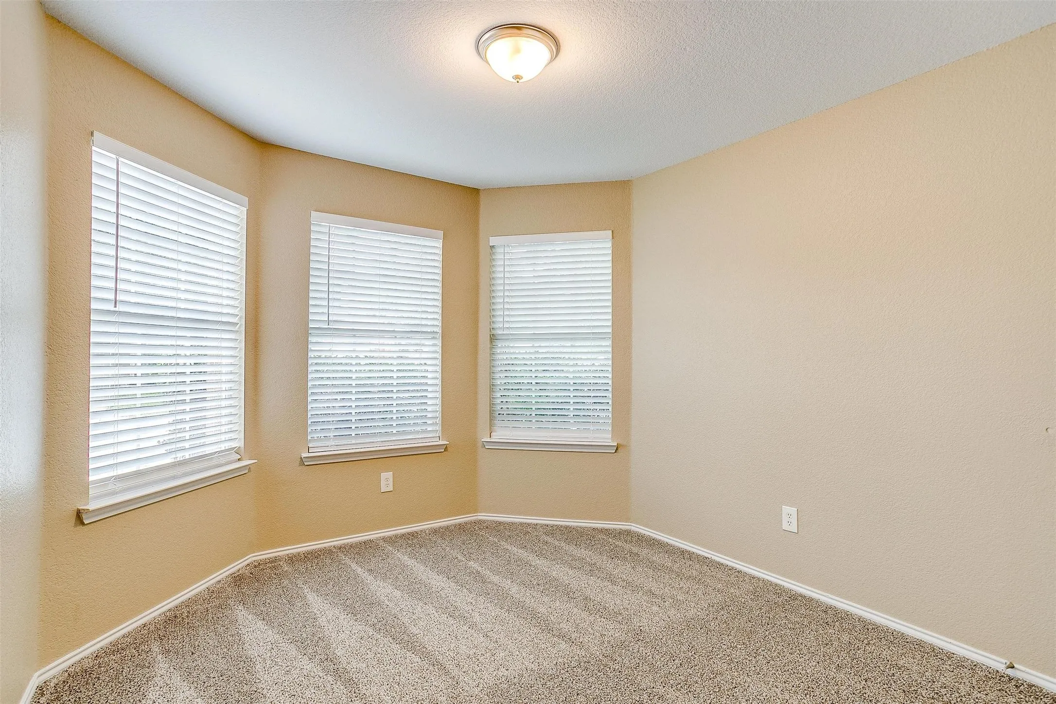 Single Family Residence For Rent in Tarrant County , 1205 Kielder Circle, Fort Worth, Texas 76134, 4 Bedroom, 2 Bathroom, 2 Garage spaces, 1,526 Sqft, built in 2006, Price $1,995, mls#21343799, Real Estate Agent in Fort Worth, Homes For Rent in Tarrant county, Homes For Rent in Fort Worth, Realtor in Fort Worth Texas, Real Estate Brokerage Independent Realty Texas, Luminita Cordes Realtor