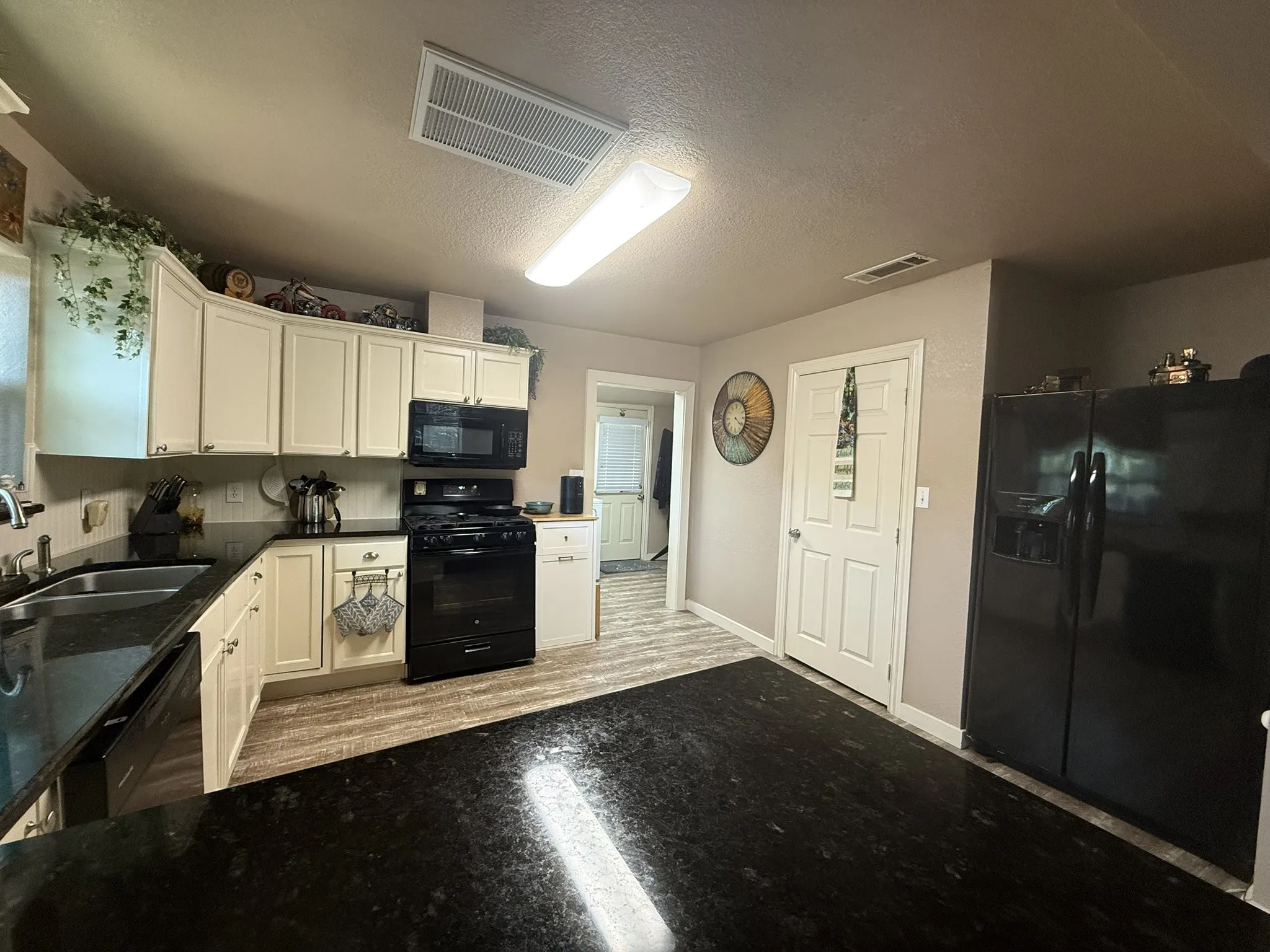 Single Family Residence For Sale in Dallas County , 528 S Coppell Road, Coppell, Texas 75019, 2 Bedroom, 2 Bathroom, 1 Garage spaces, 960 Sqft, built in 1949, Price $399,999, mls#21338978, Real Estate Agent in Coppell, Homes For Sale in Dallas county, Homes For Sale in Coppell, Realtor in Coppell Texas, Real Estate Brokerage Independent Realty Texas, Luminita Cordes Realtor